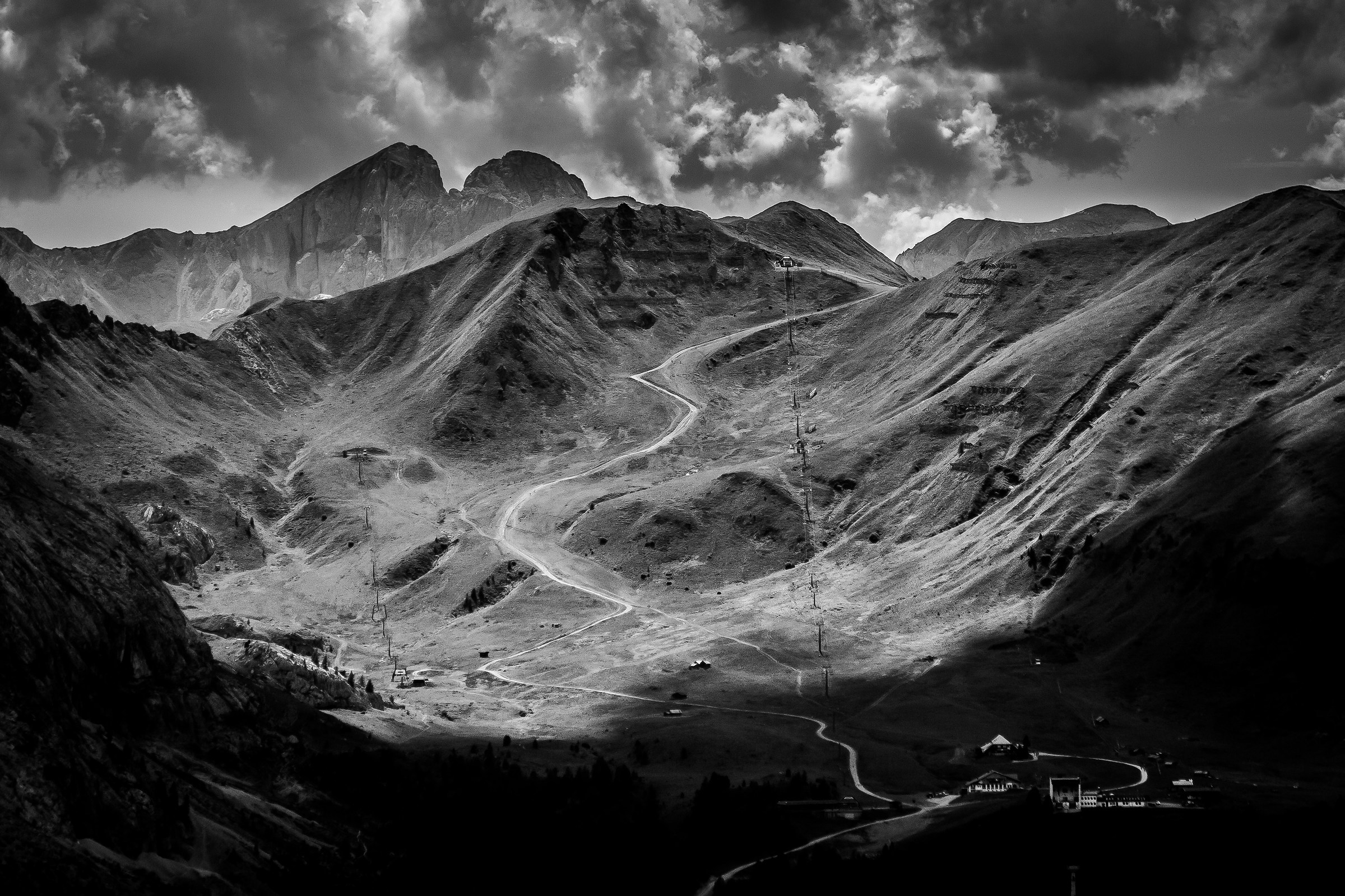 Clear and dark dolomitic