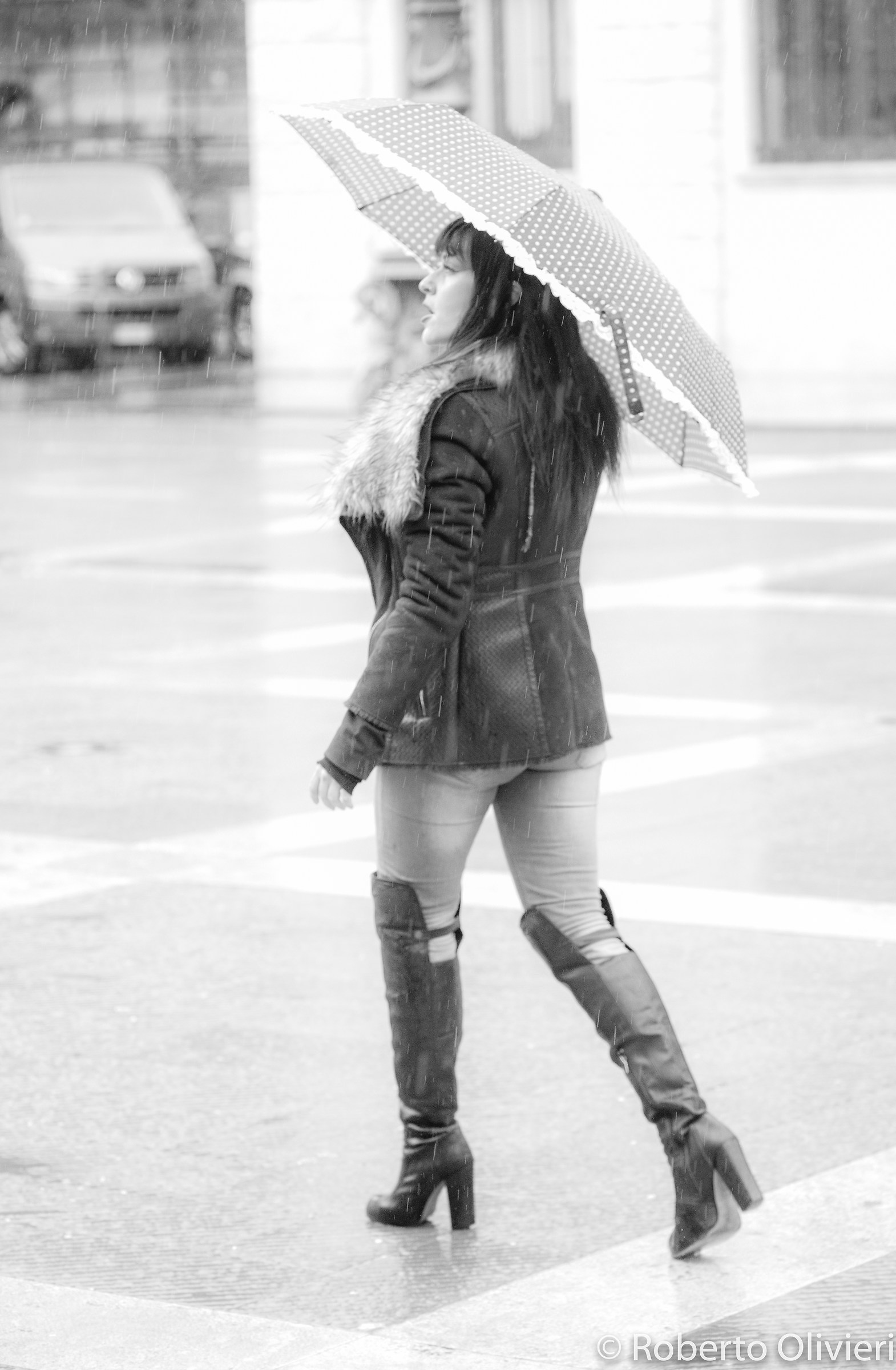Woman walking in the rain....by Elisa Gioia Stanchi mod
