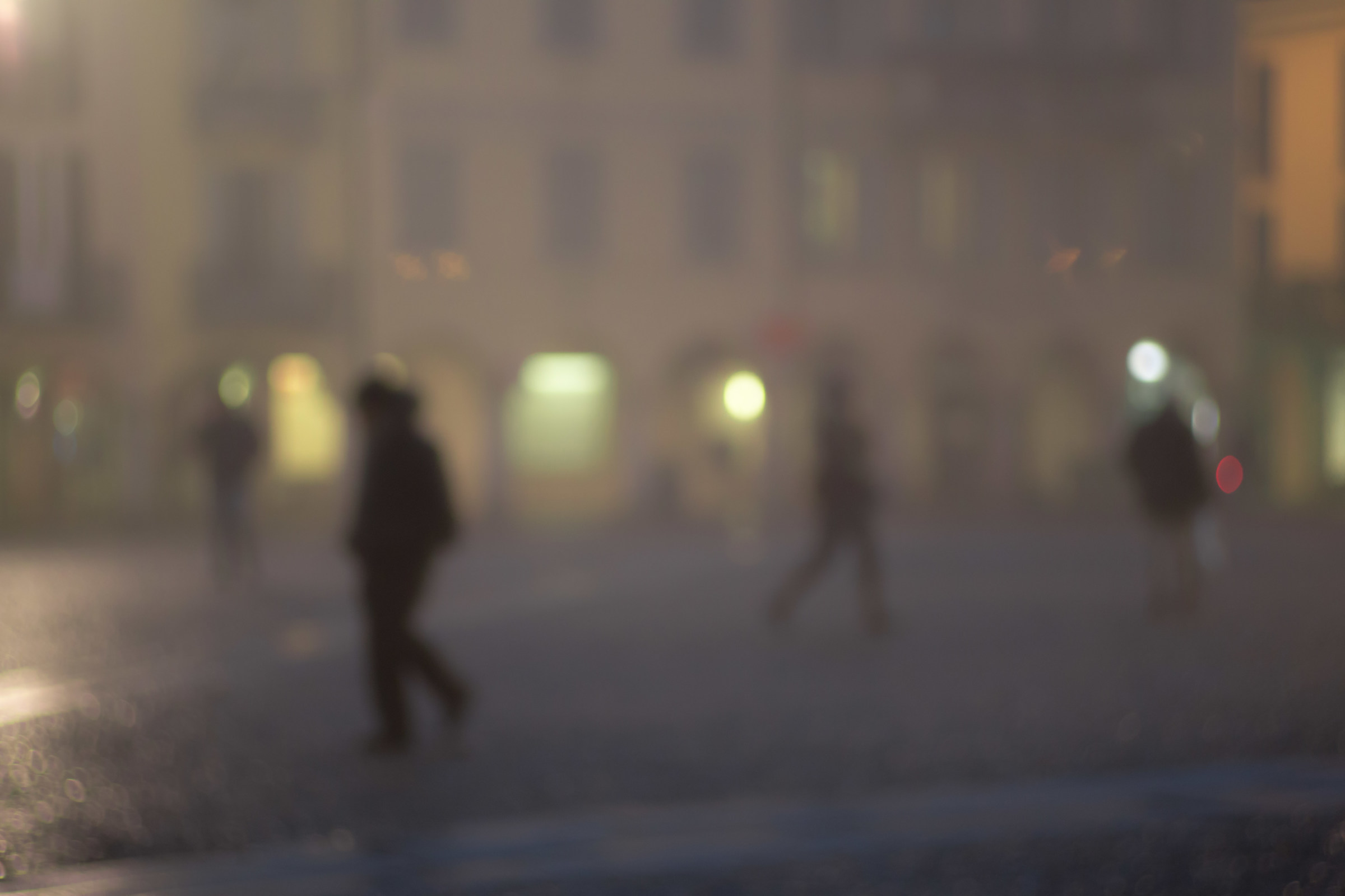 Viandanti in un mare di nebbia