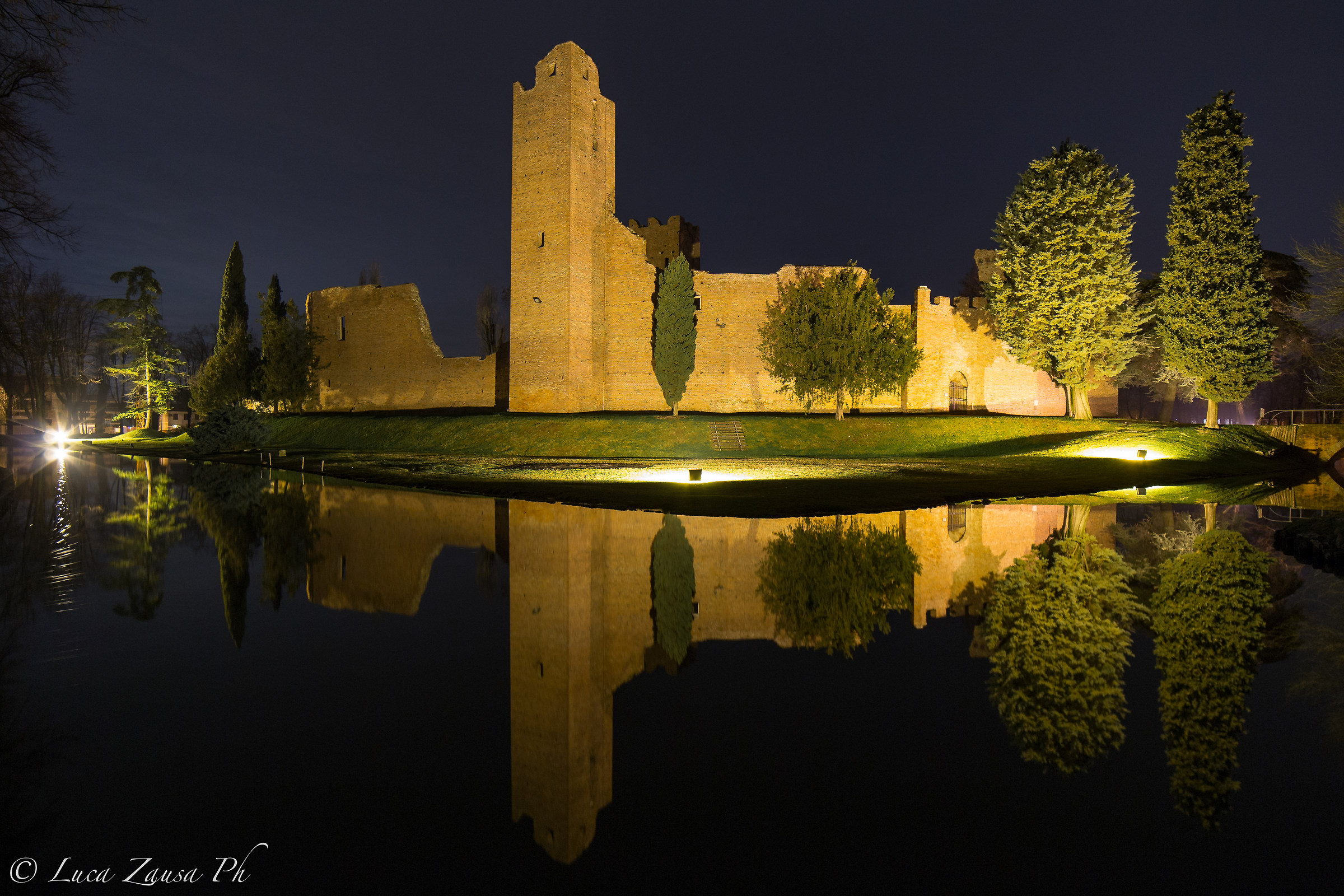 Rocca riflessa by night