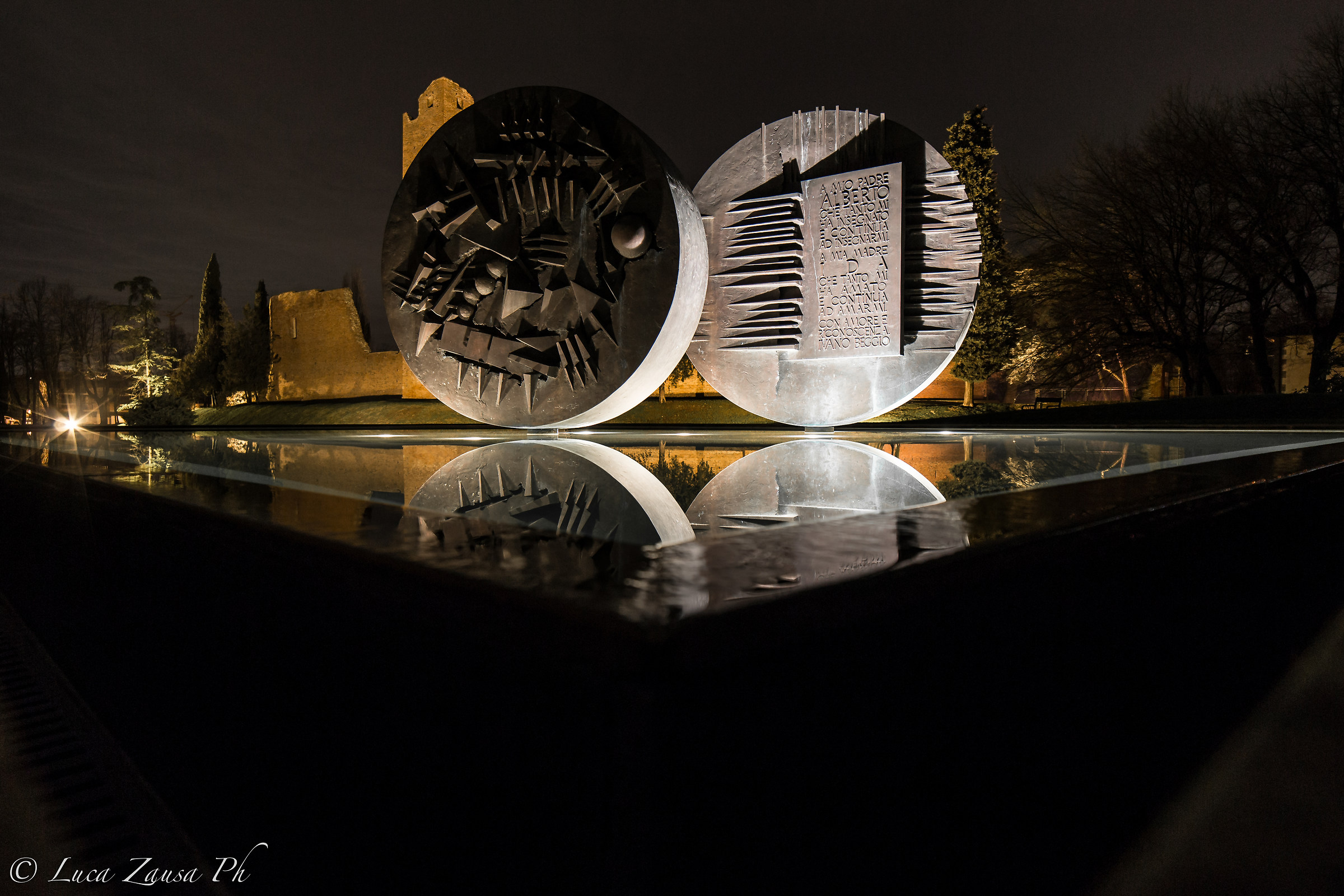 Ruote stilizzate, luci,ombre ,riflessi