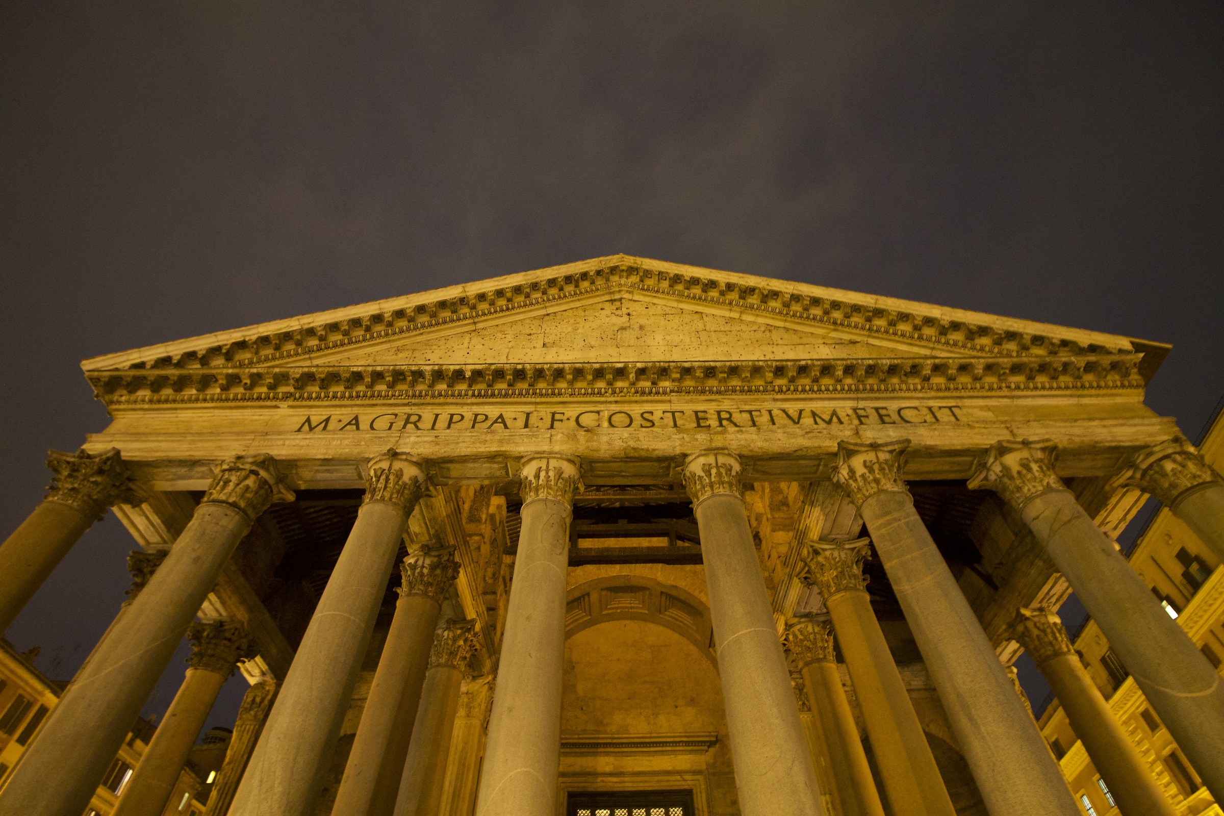 Fronte Pantheon