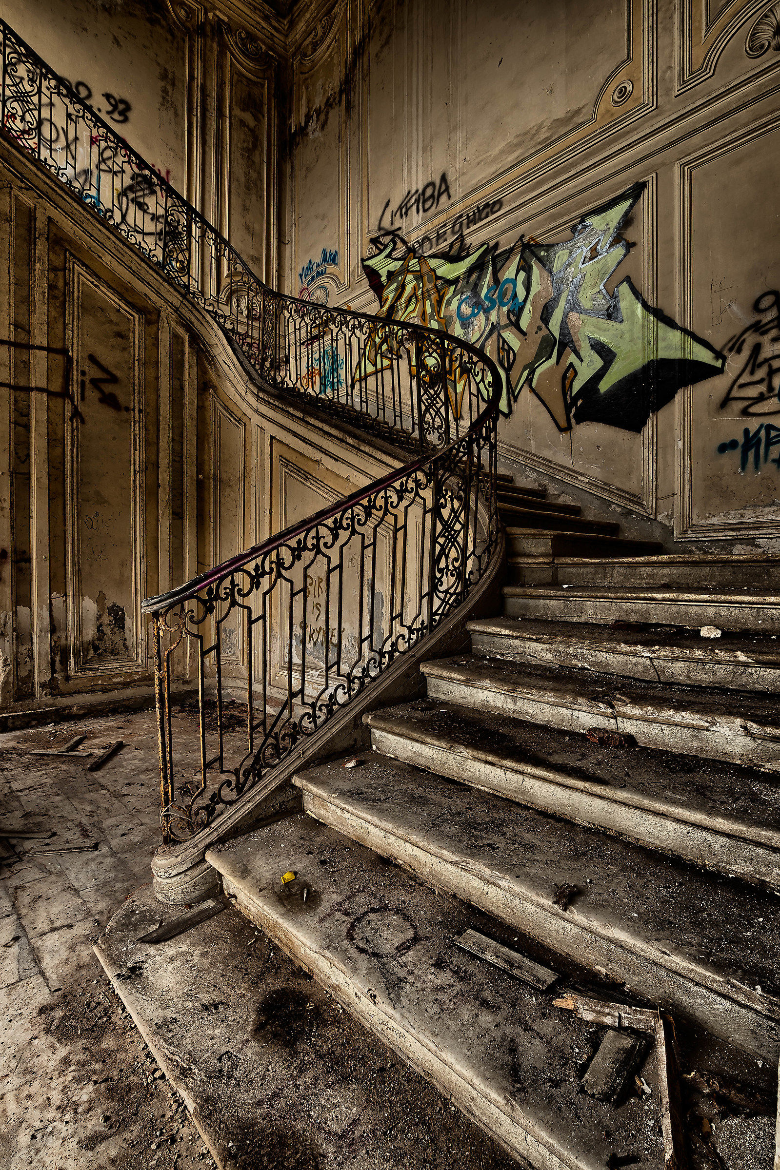 The staircase with graffiti