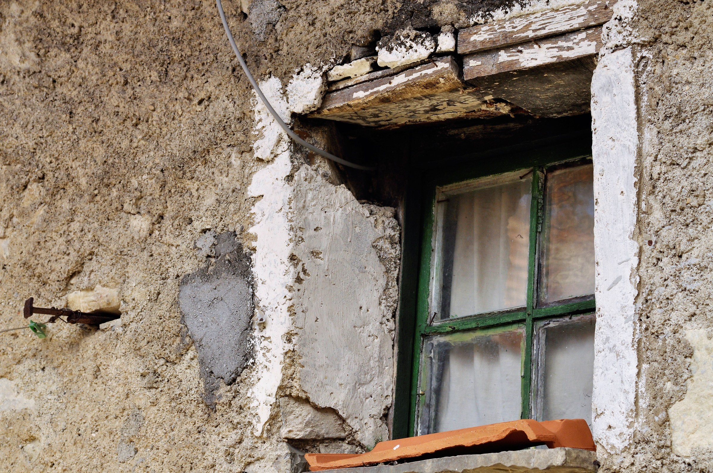 i colori visti attraverso i vecchi vetri