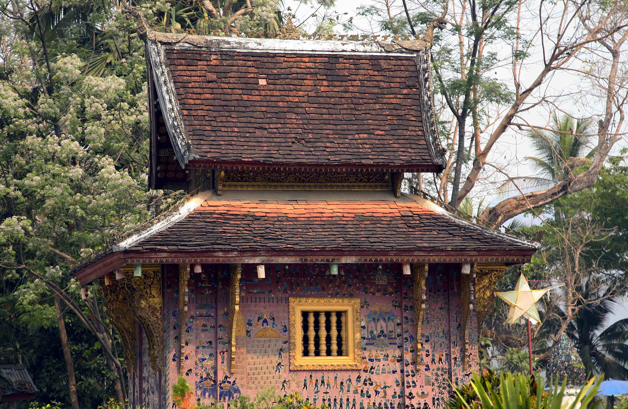 Small temple of the 'Golden city - Laos