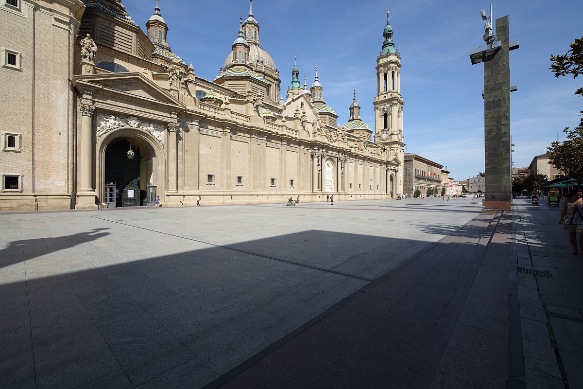 Basilica e Piazza del Pilar - Saragozza - Spagna - v3