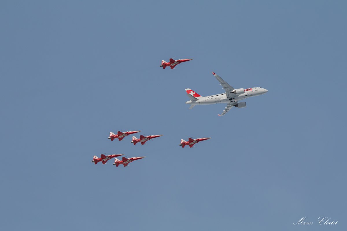 Swiss Airlines Escorted From f-5e