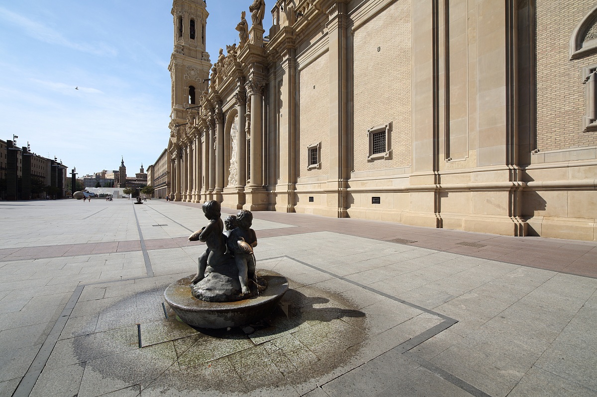 Piccola fontana in Piazza del Pilar - Saragozza