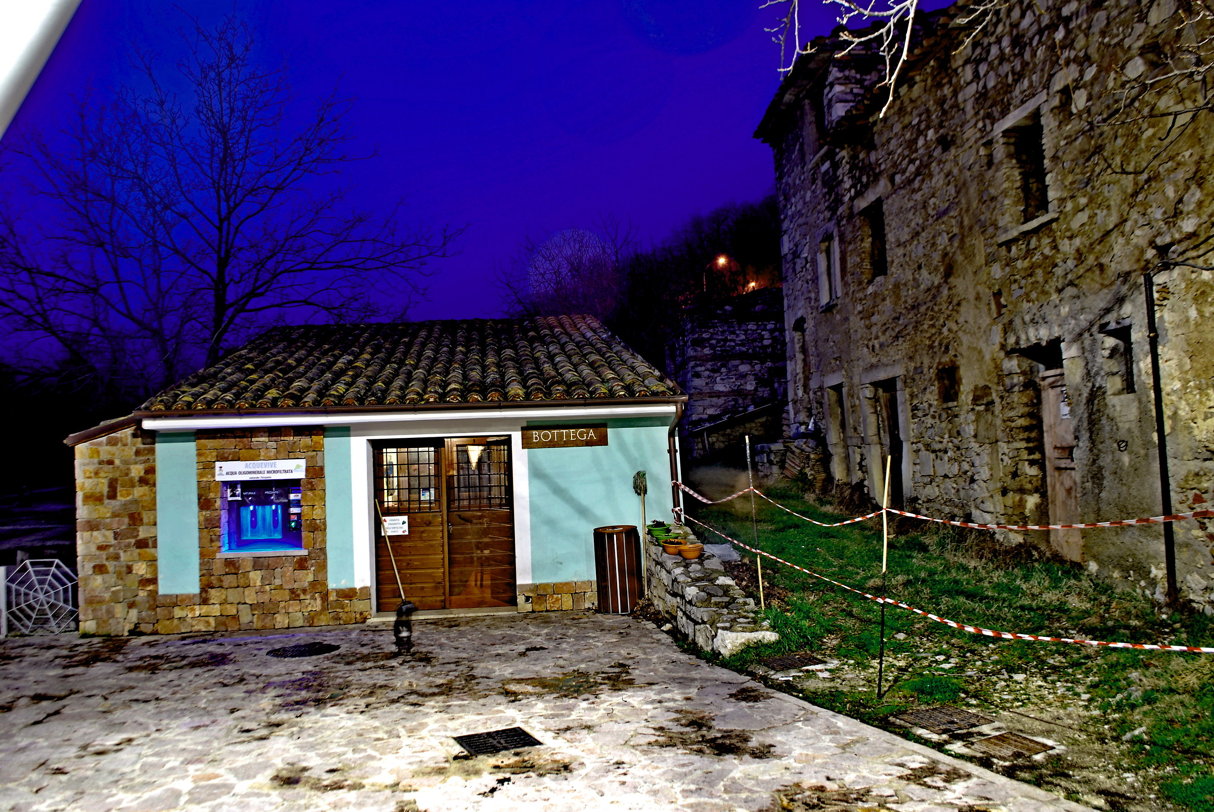 bottega di montagna + cane nero fantasma (2 in 1)