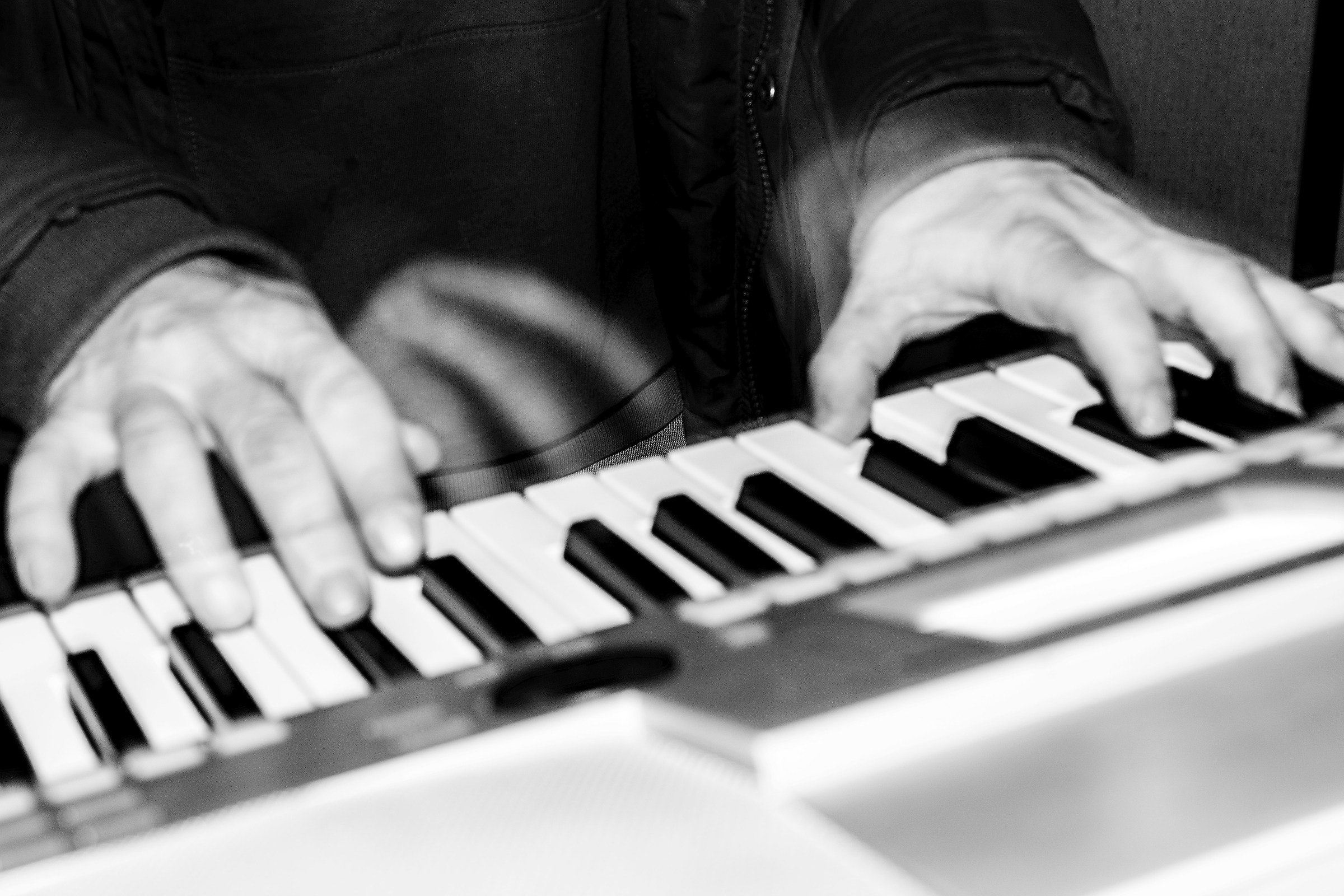 The moviment of the pianist's hands