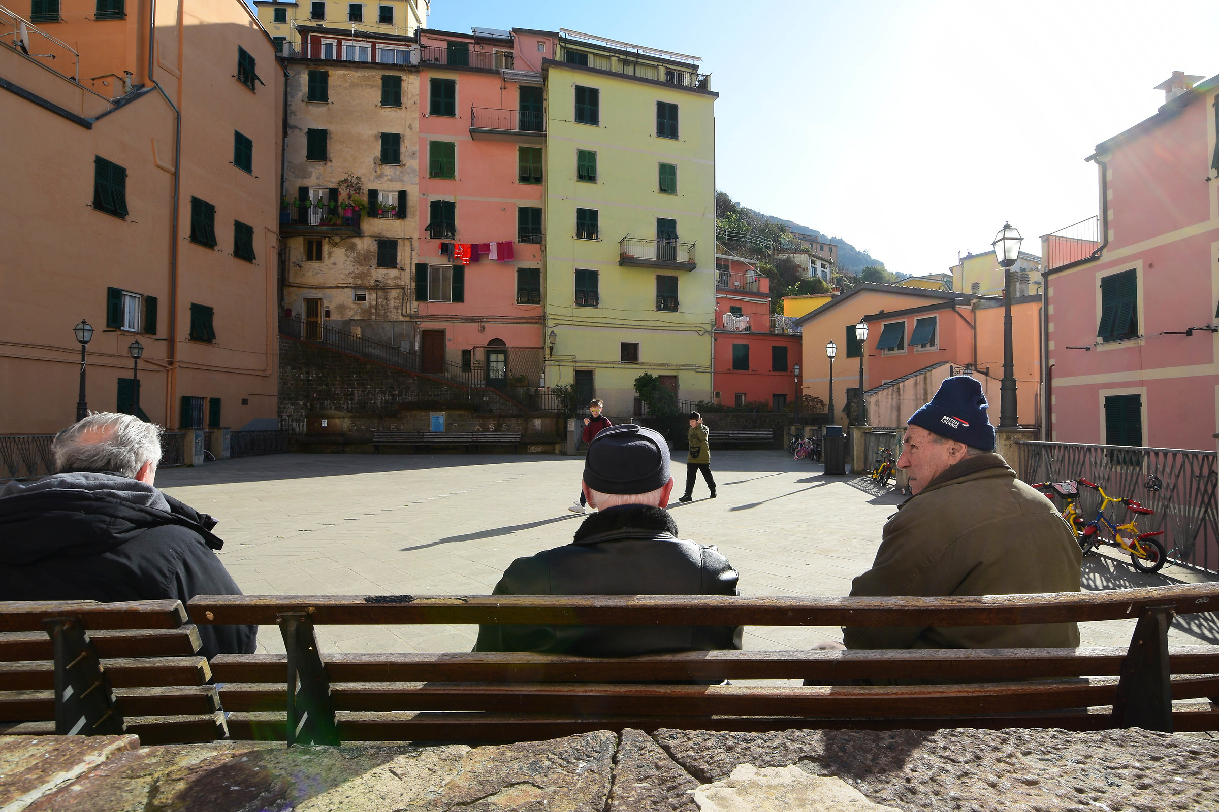 Riomaggiore, quattro chiacchere in piazzetta