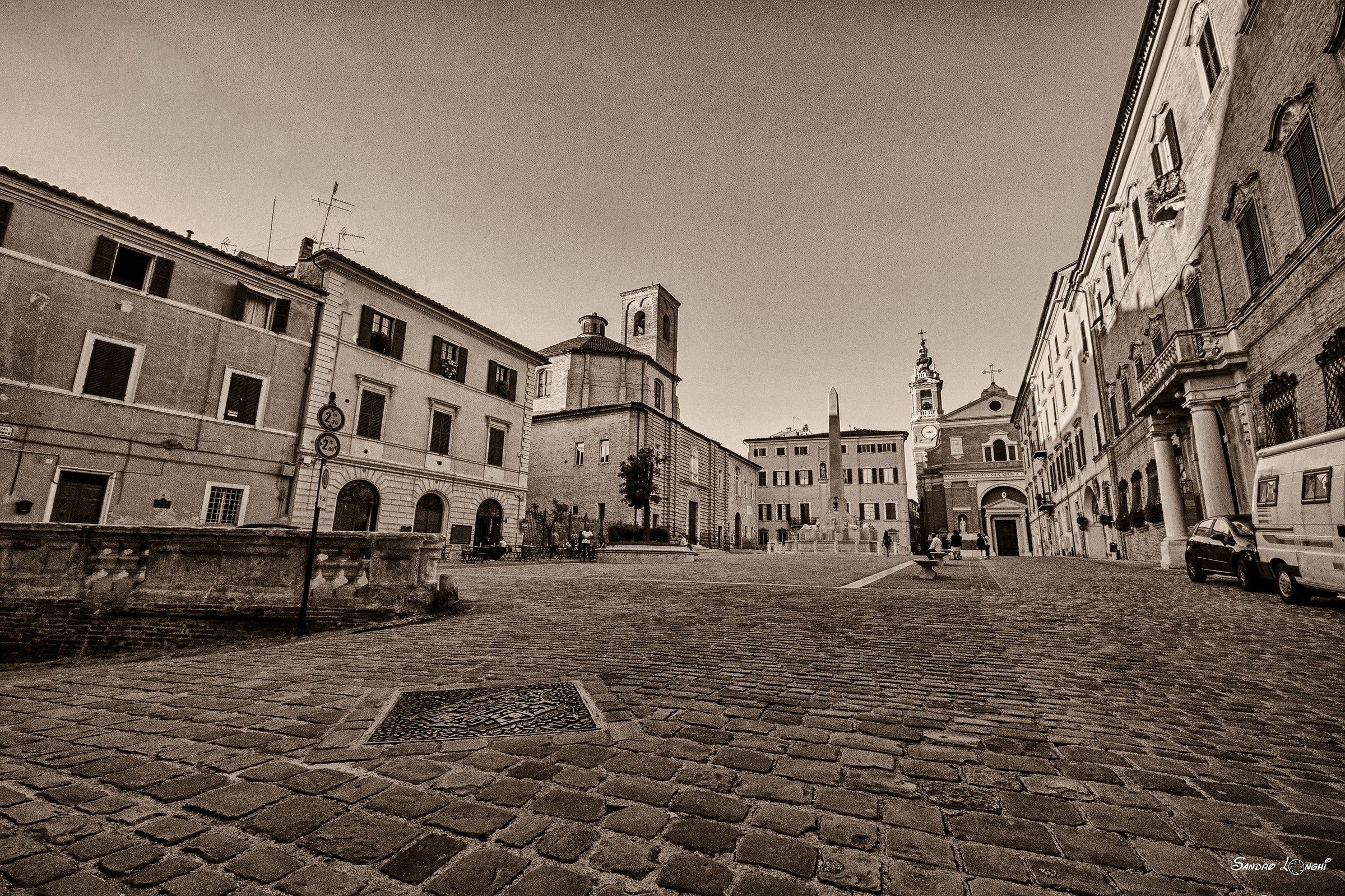 Piazza Federico II in HDR - Jesi (an)