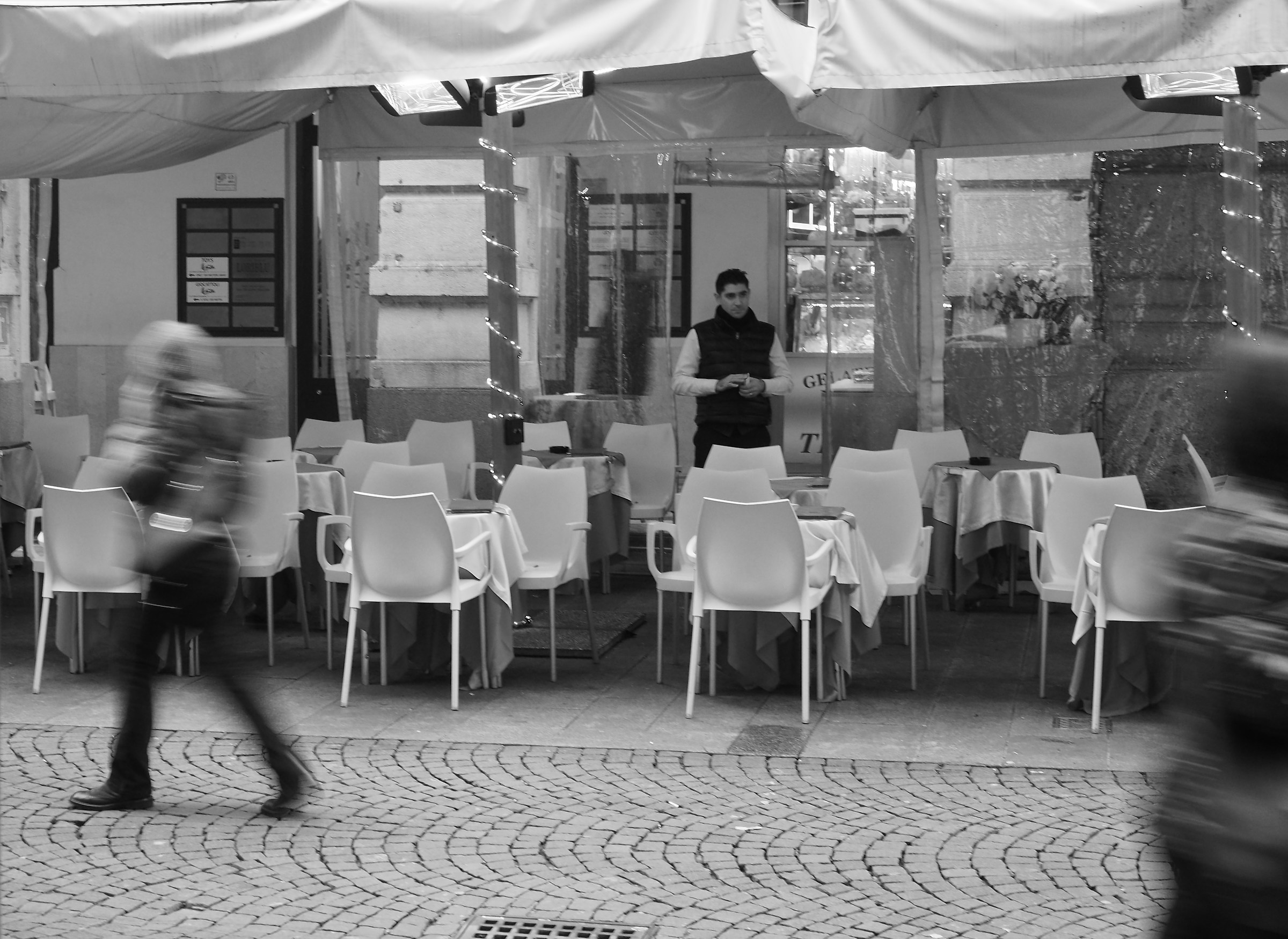 Certes, en attendant ... mais pas l'amour!