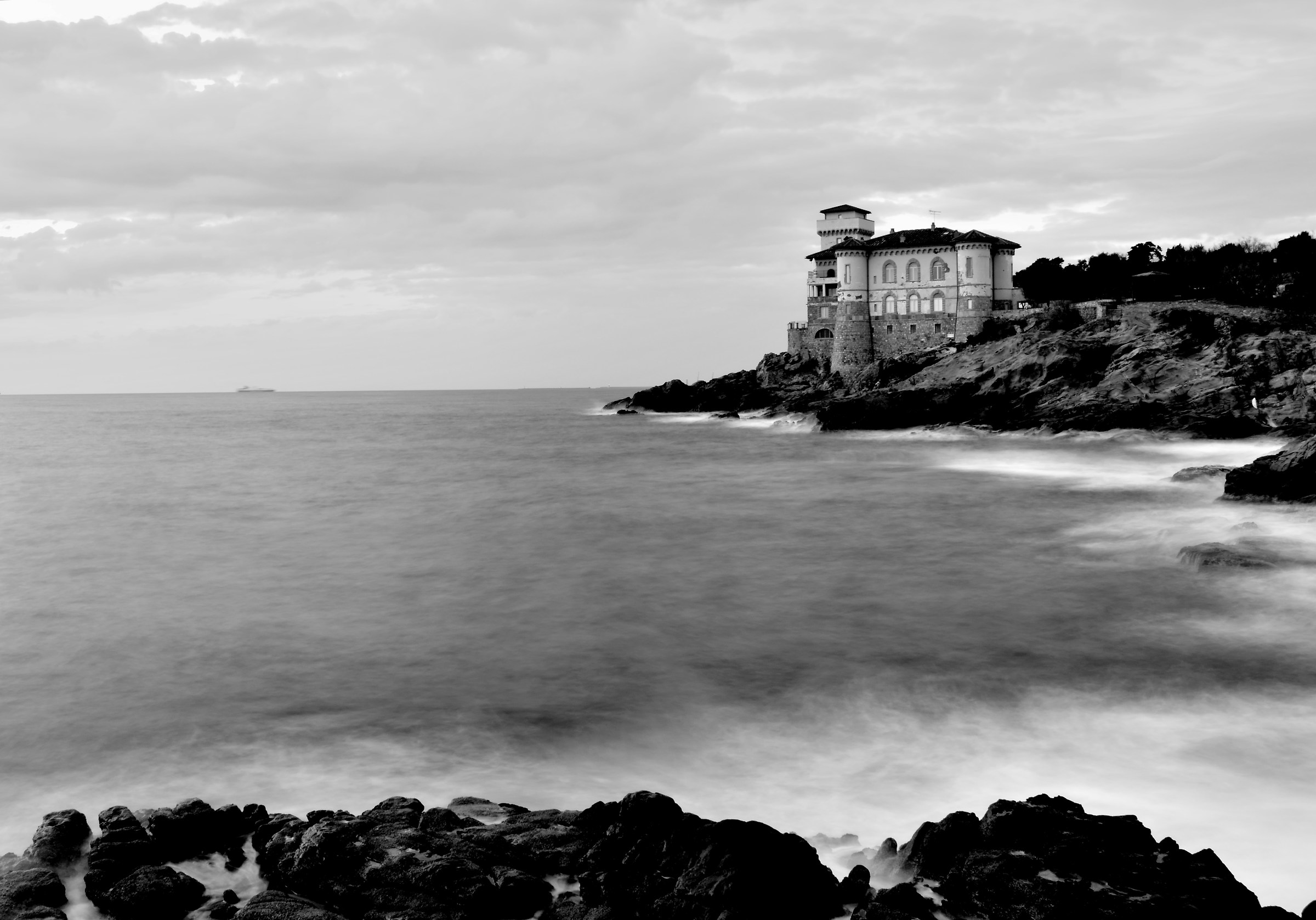 Castle Mug (Livorno) B / W version