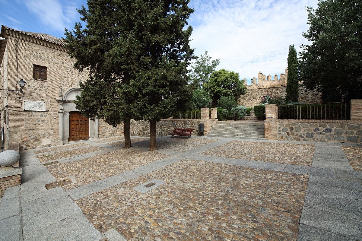 Piazza e Accademia Reale di Belle Arti - Toledo