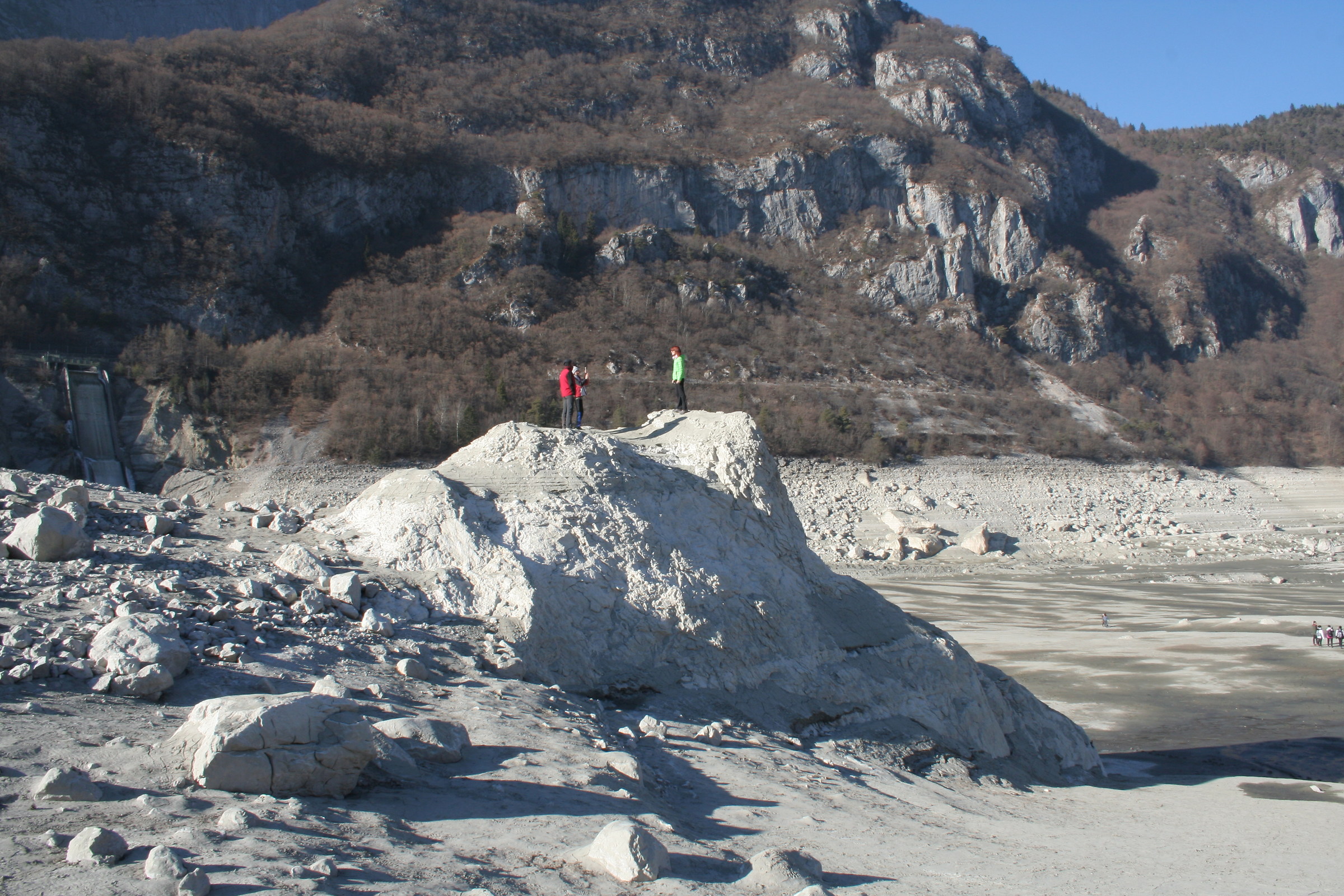 Molveno lake drained eer maintenance