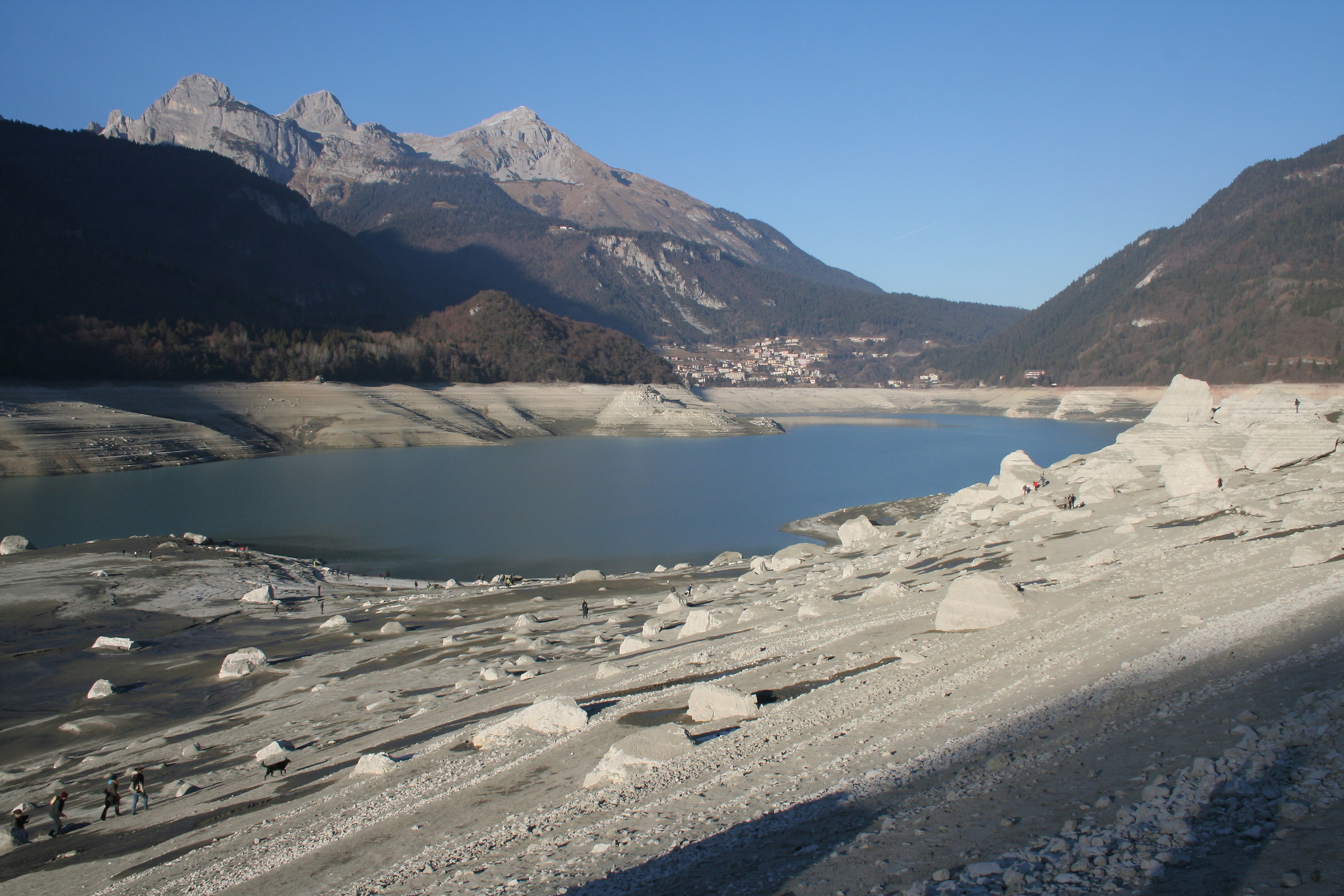 Molveno lake drained for maintenance