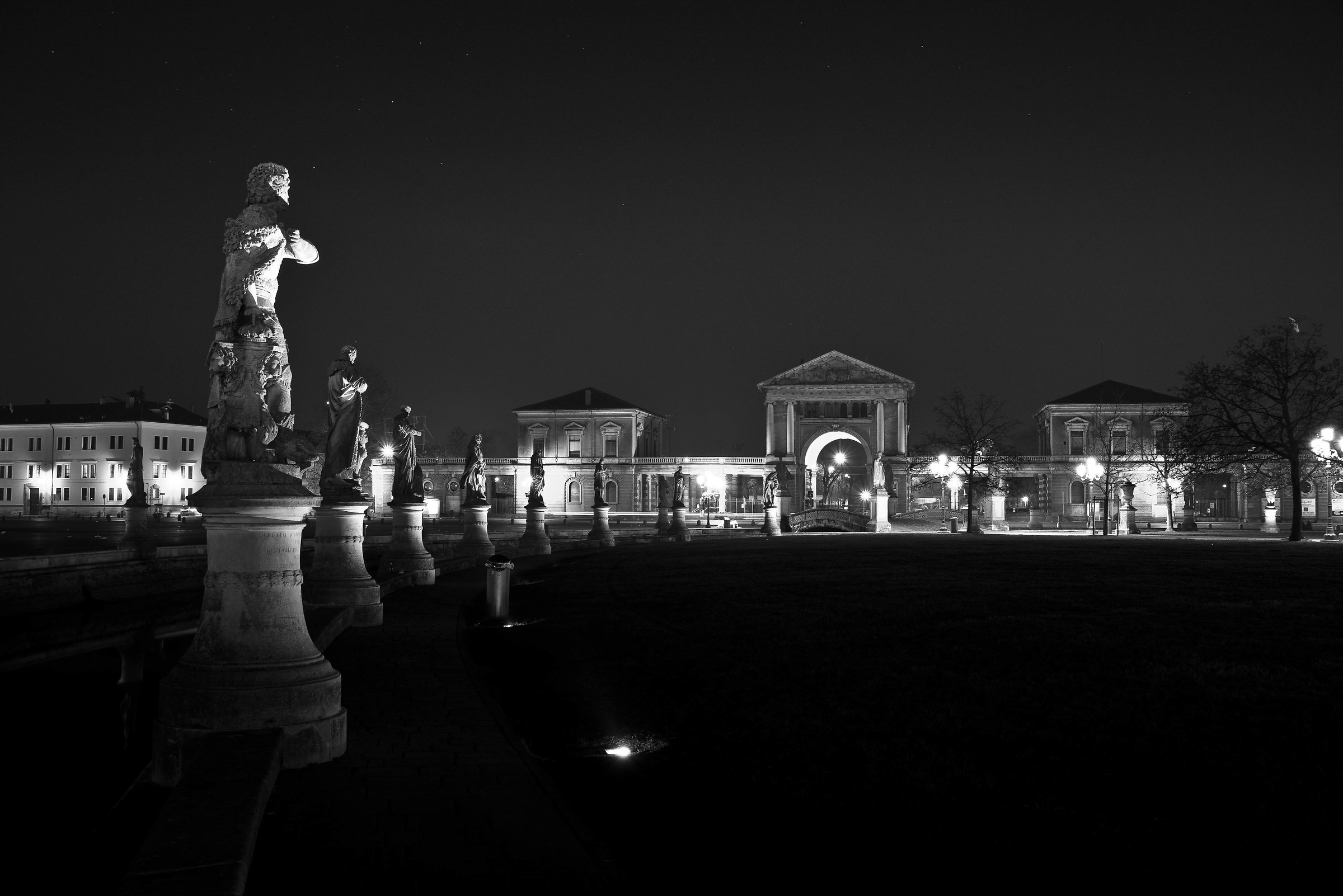 Prato della Valle, to former Foro Boario.