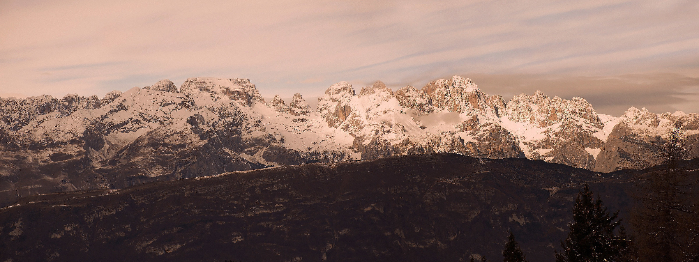 Dolomiti di Brenta. Panoramica sul versante est