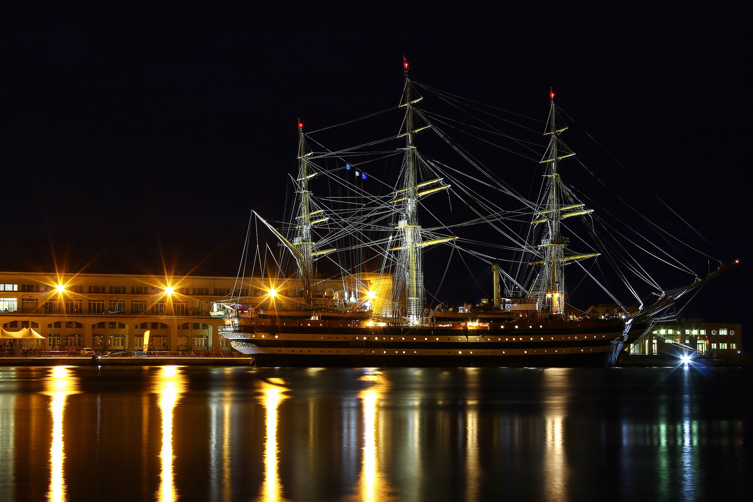 La Vespucci by night