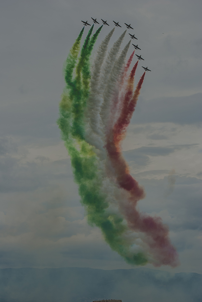 tricolor arrows