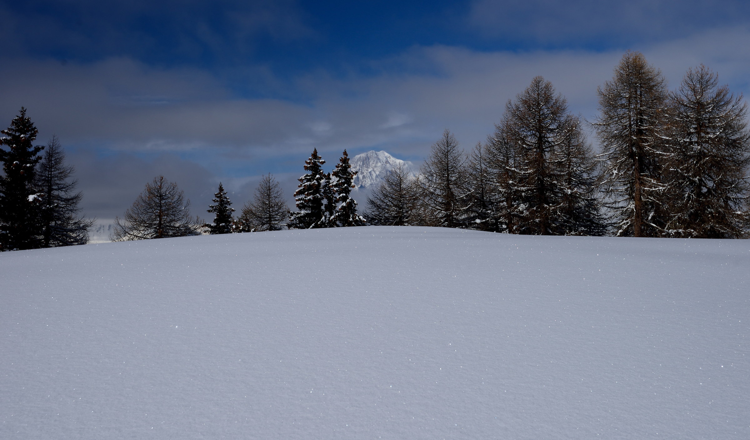 Mont Blanc which emerges from the clouds