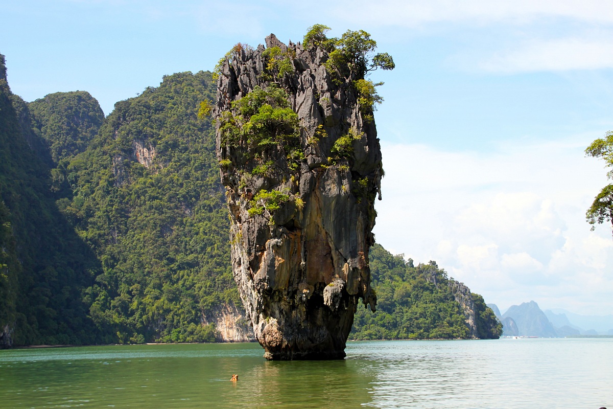 Famosa roccia rinominata James bond island