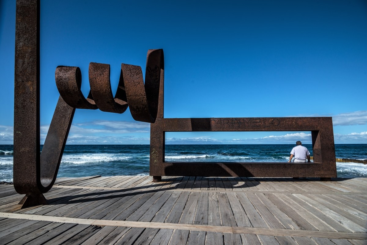 these places in front of the sea ...............