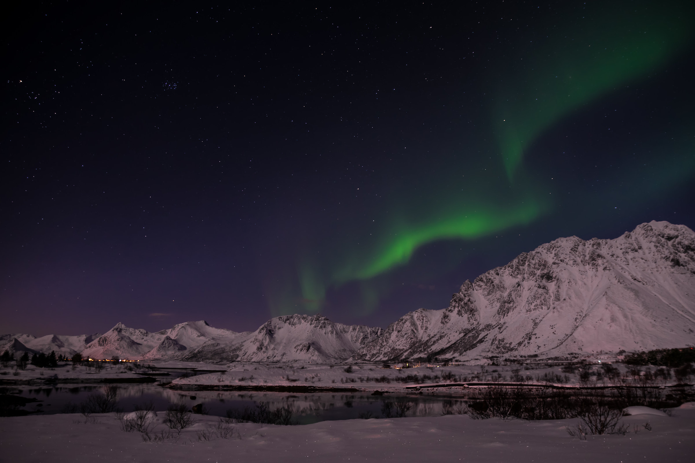 Quick northern lights over Svolvær