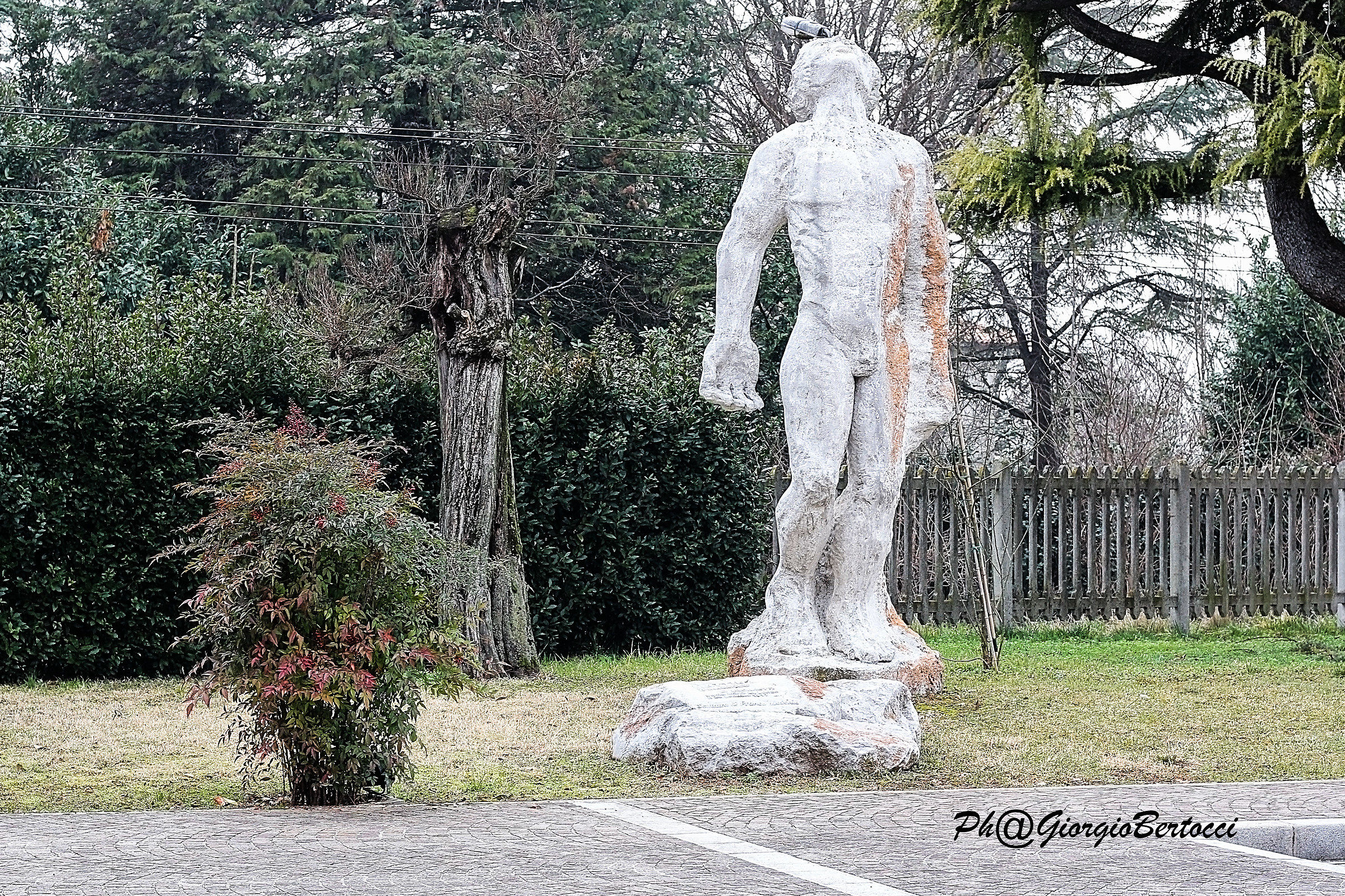 Santa Maria la Longa, monument dedicated to Ungaretti (ud)