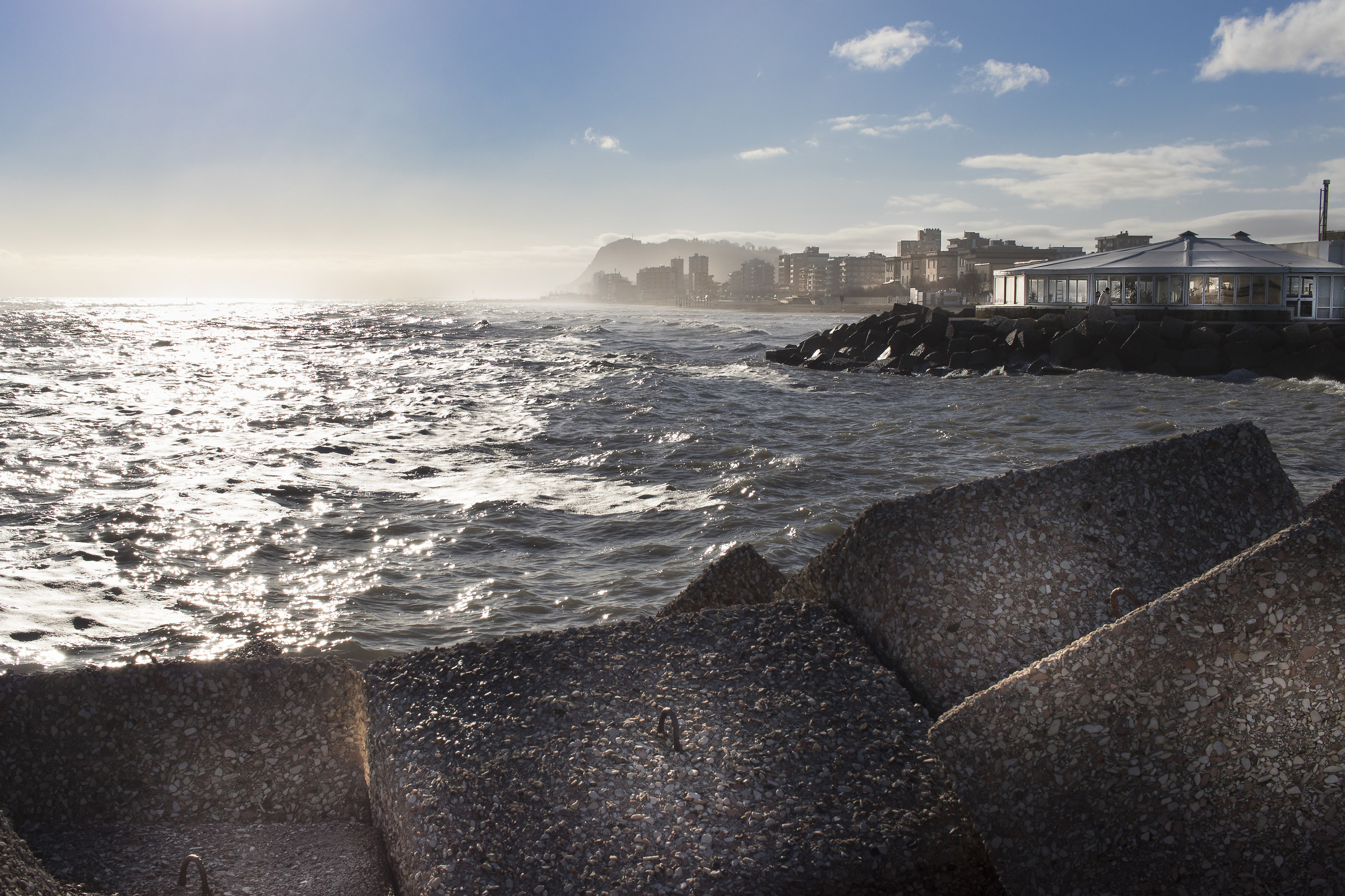 Una rotonda sul mare