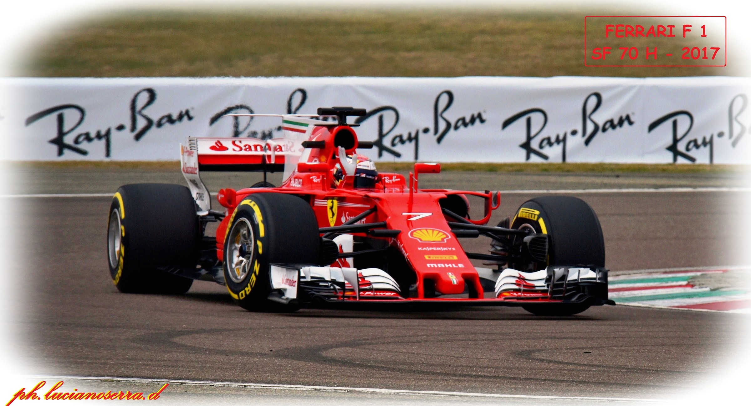 Un saluto da Kimi Raikkonen dalla Ferrari SF 70 H  2017