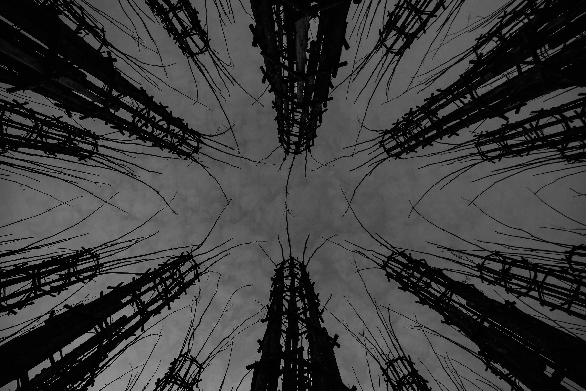 Raggi nel cielo plumbeo