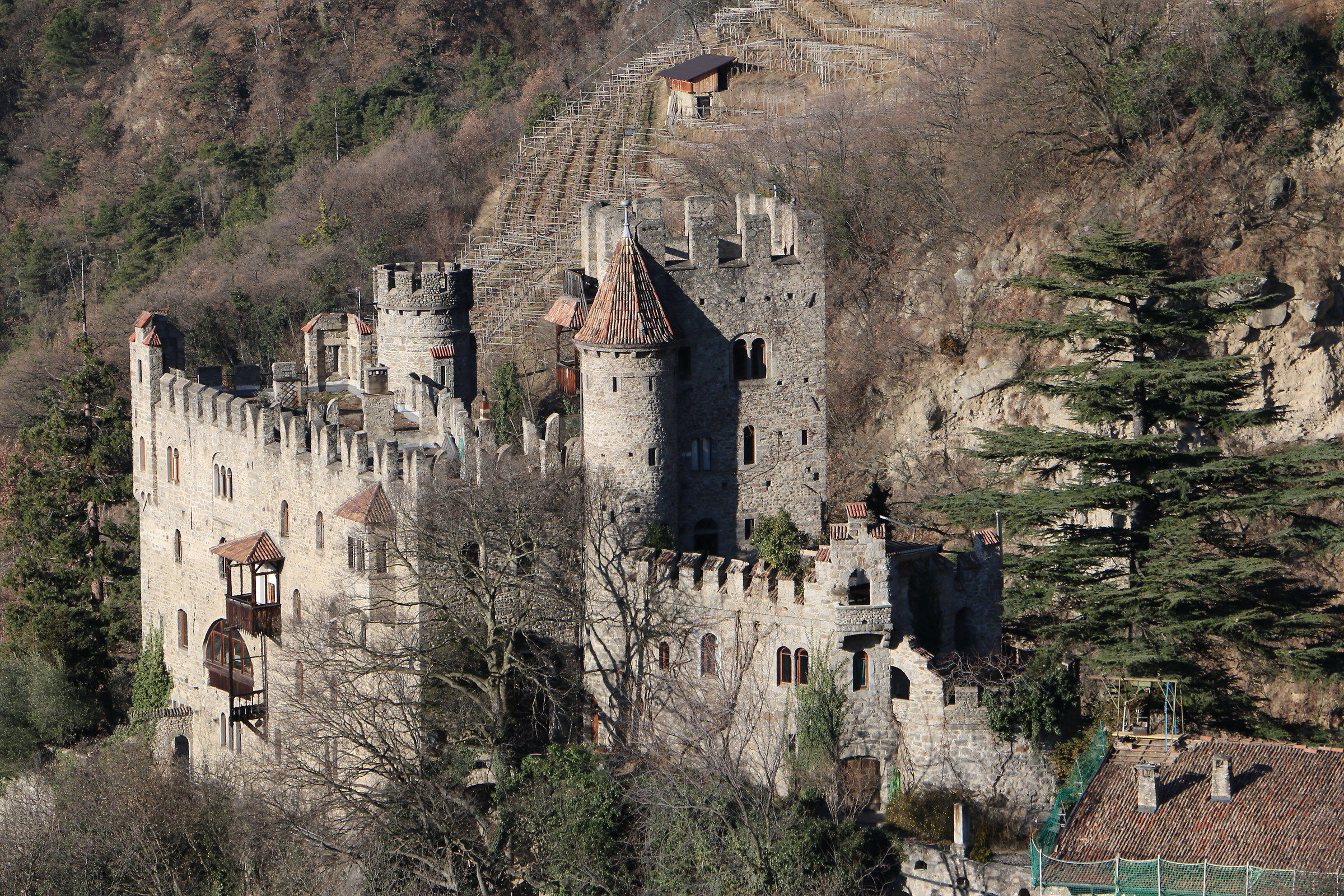 Dopo un lungo assediamento e' capitolato...
