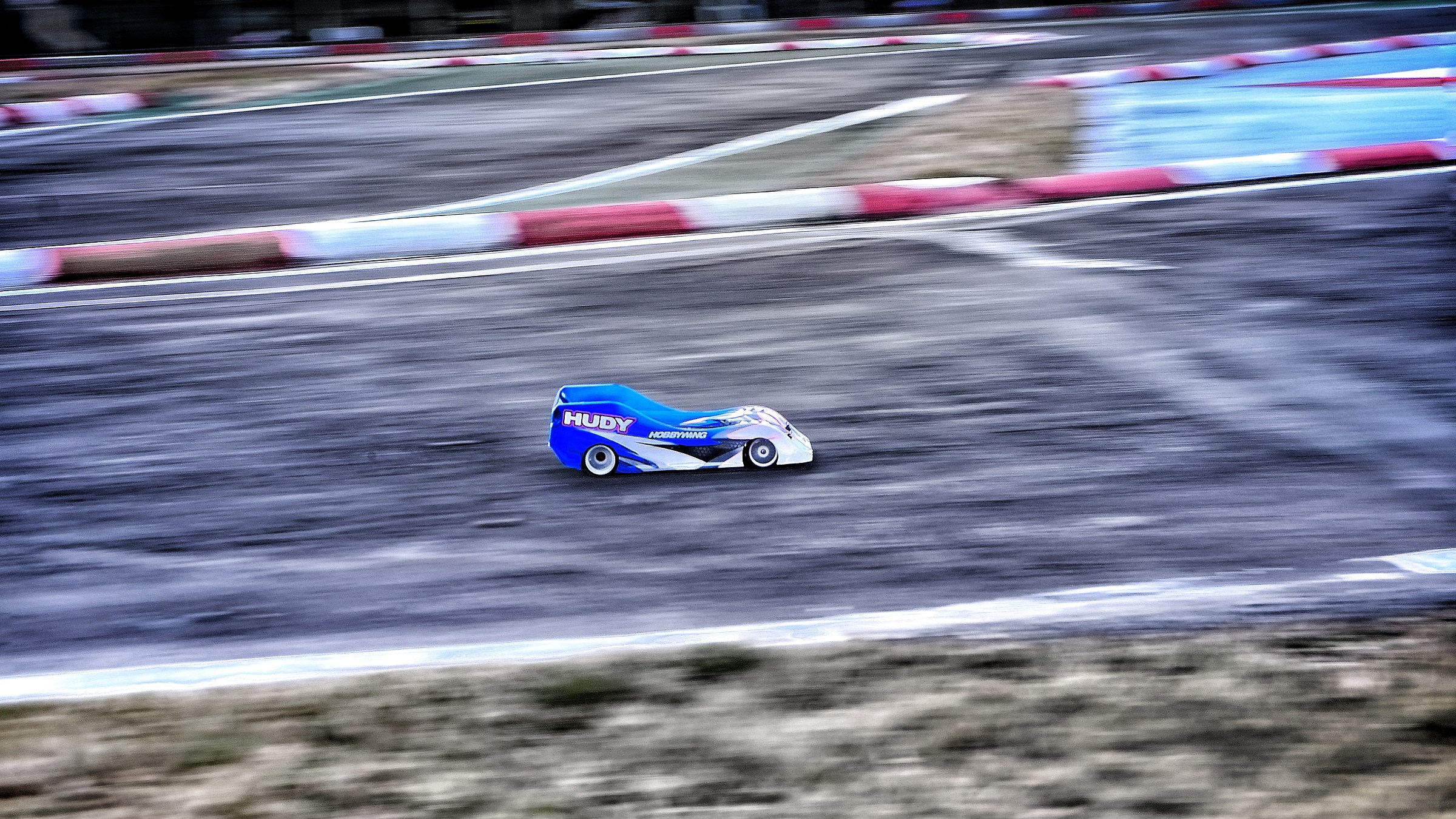 Un panning a quasi 100 km/h. ...