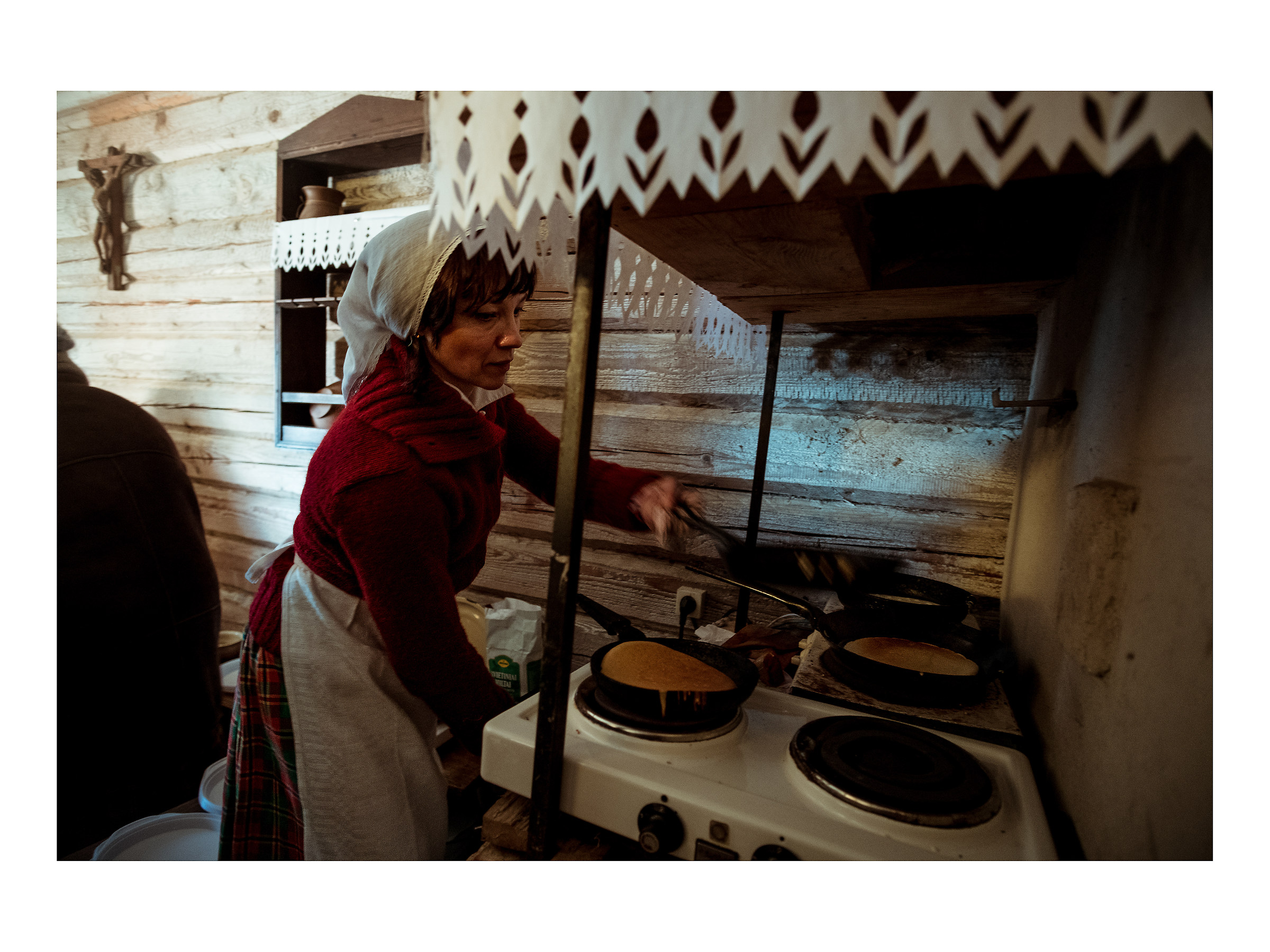 preparazione dei pancake tipici Lituani