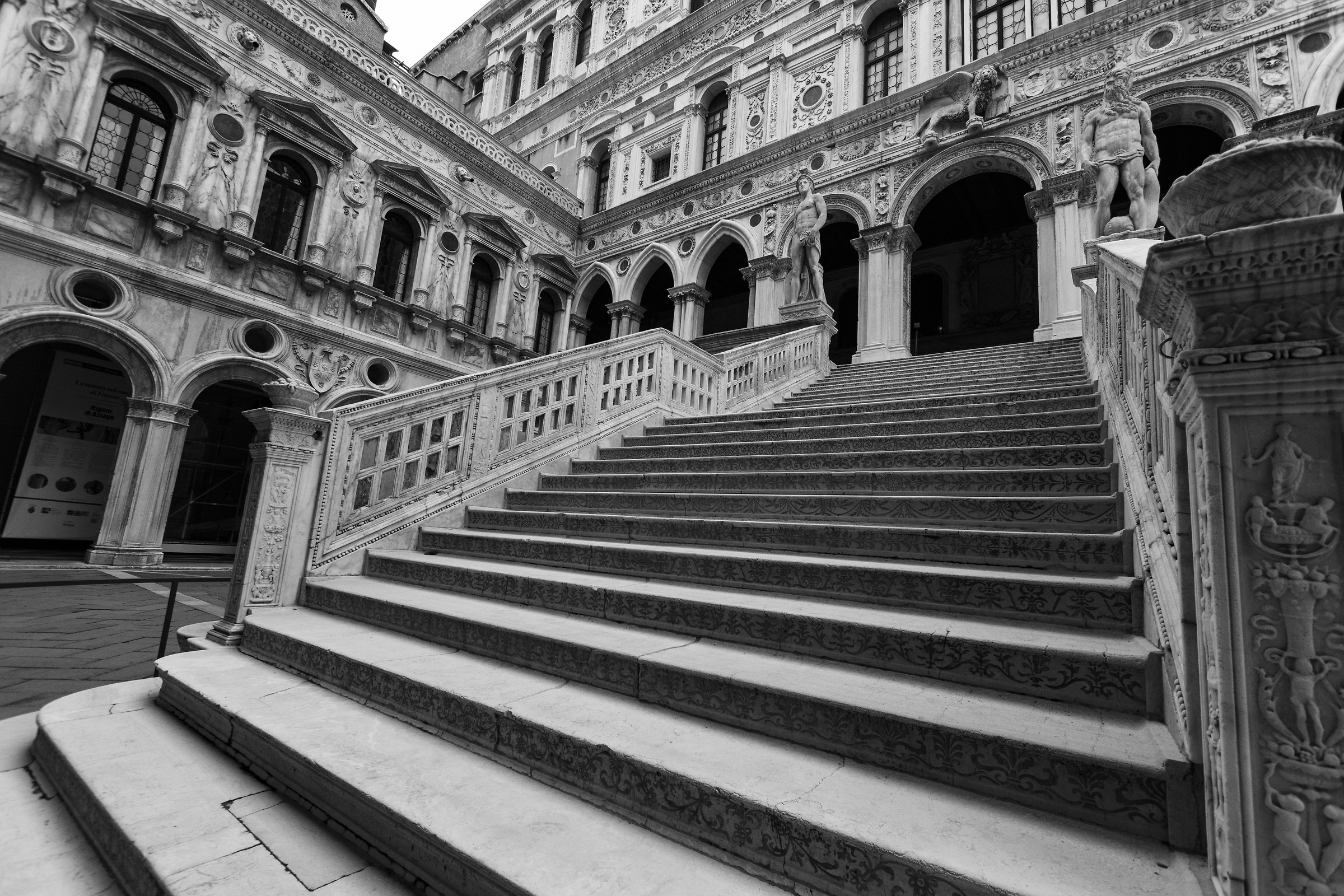 Scalinate nel Palazzo Ducale