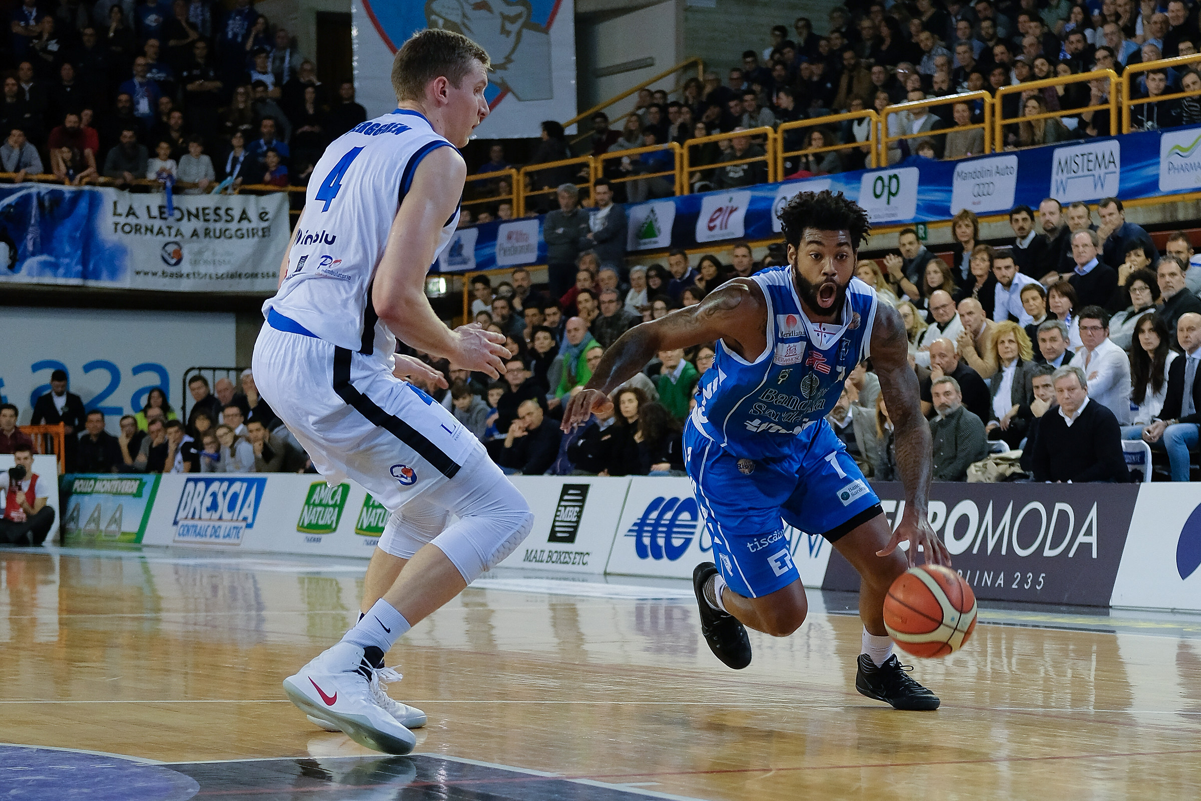 Lacey in penetrazione