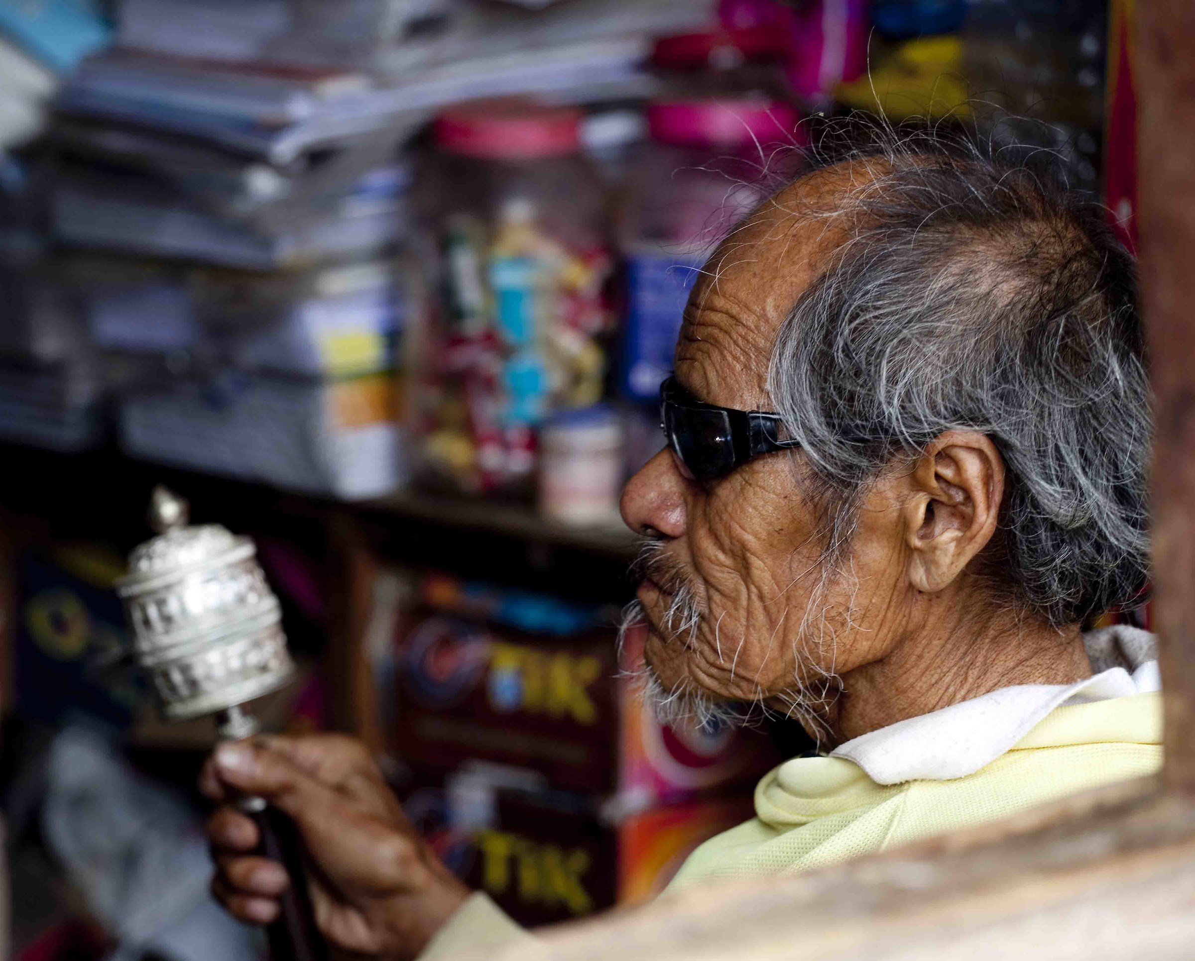 Devoto in preghiera  -  Buthan