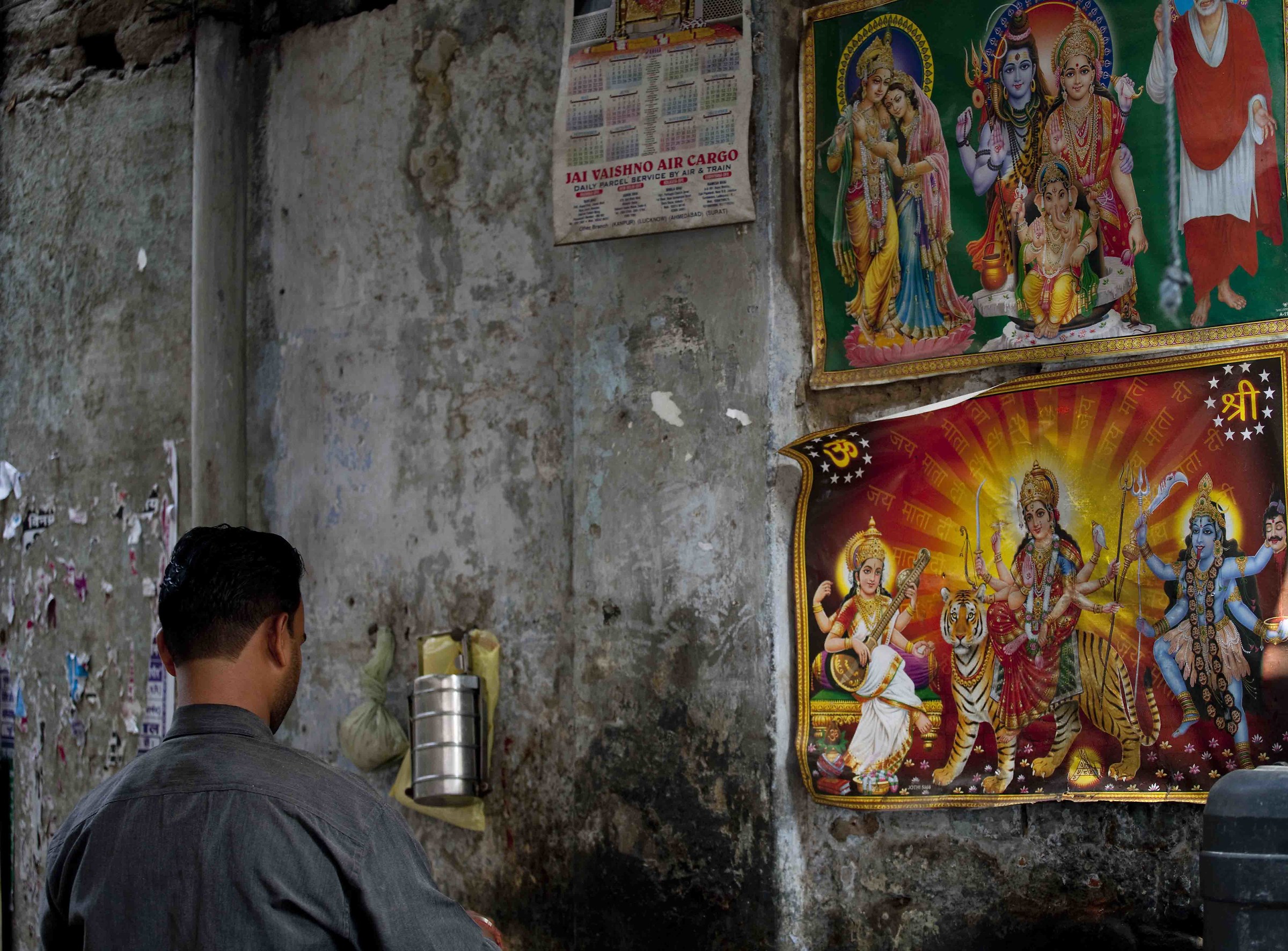 Devotion in the street - New Delhi