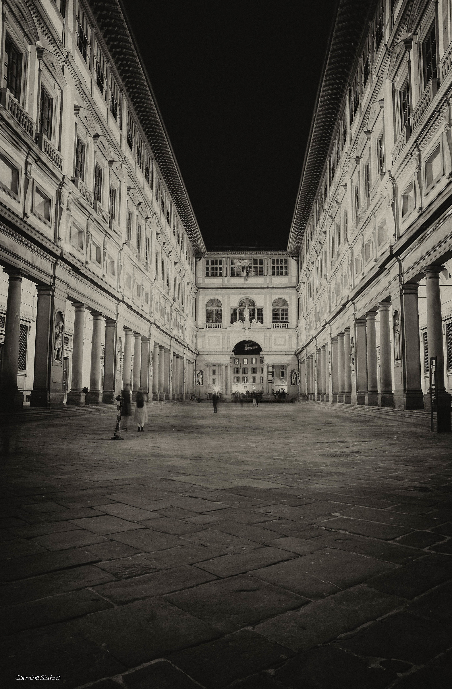 Uffizi in b\w