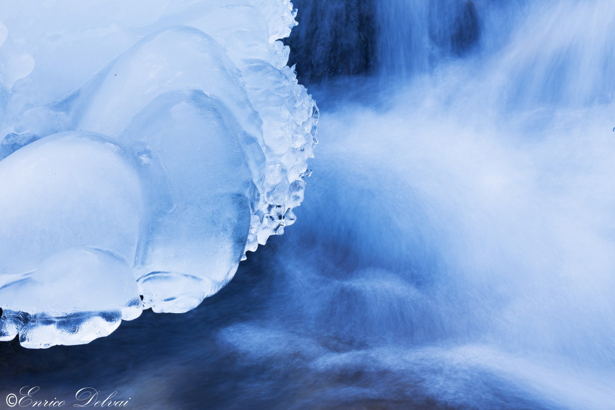 Two opposites, a unique material ...