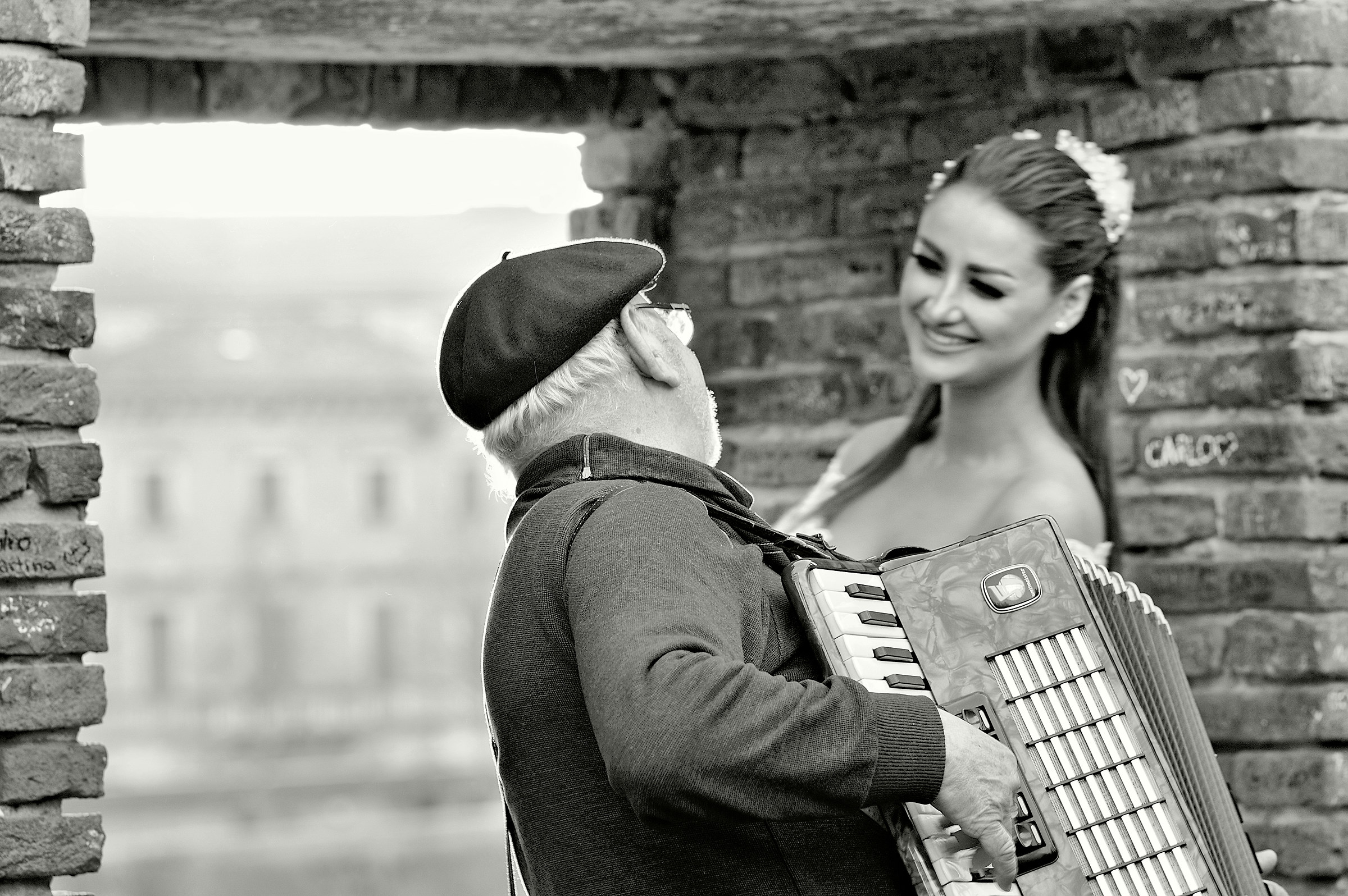 "Encounter of glances"