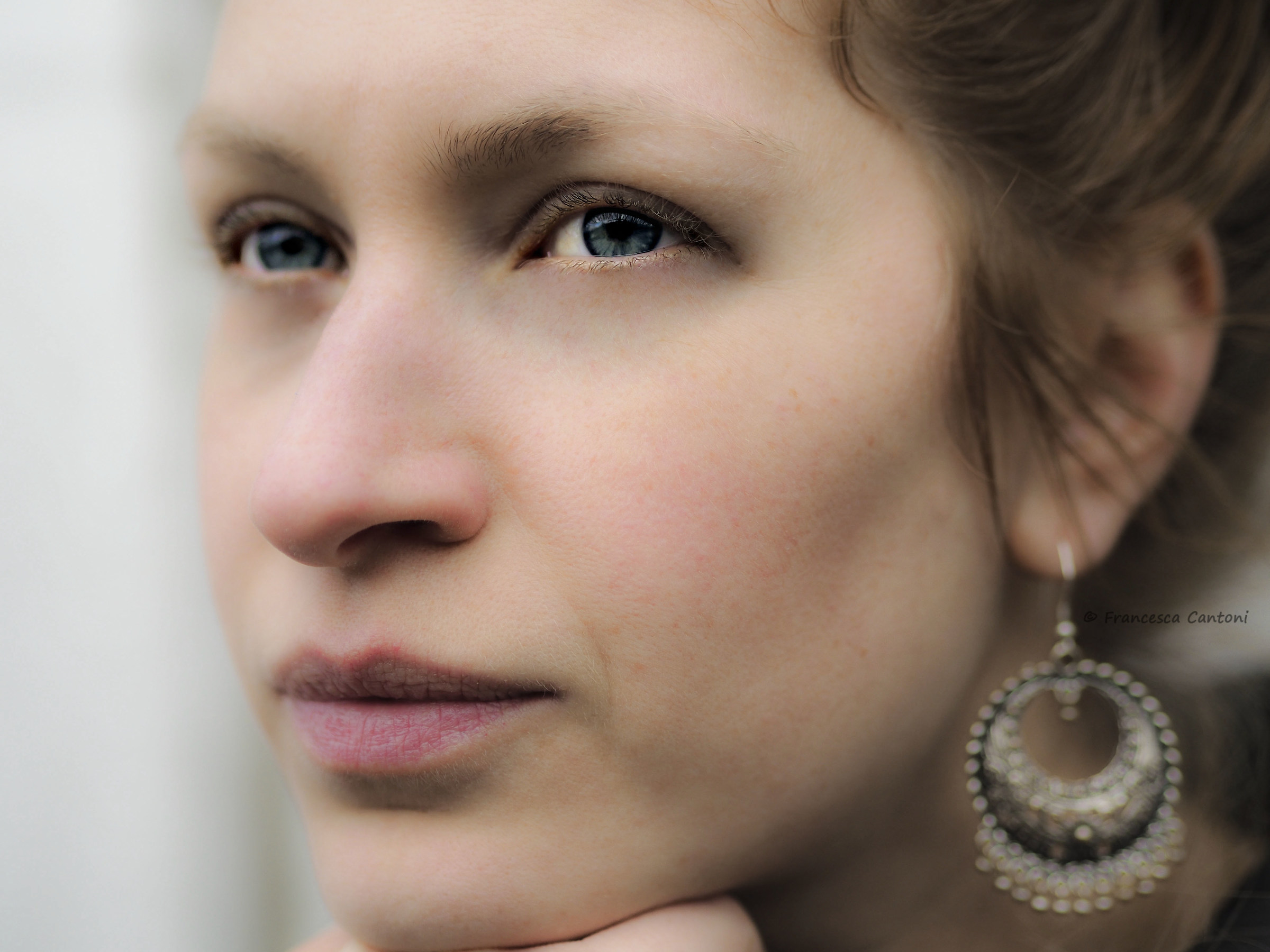 The woman and her gaze