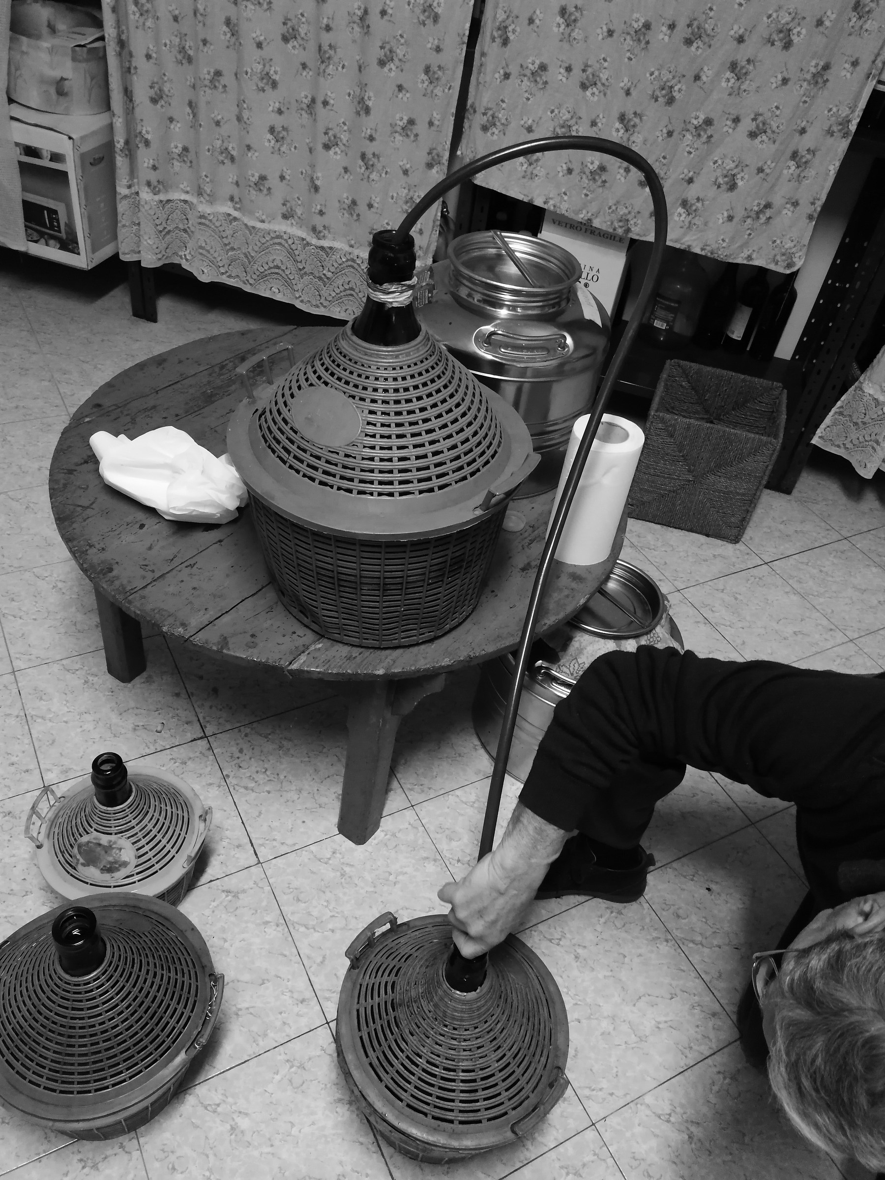 Lavoro del vino.. Travaso