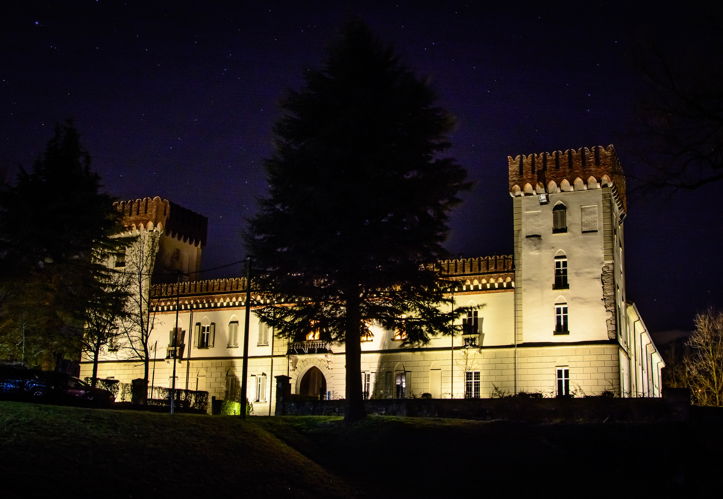 Monteruzzo castle by night
