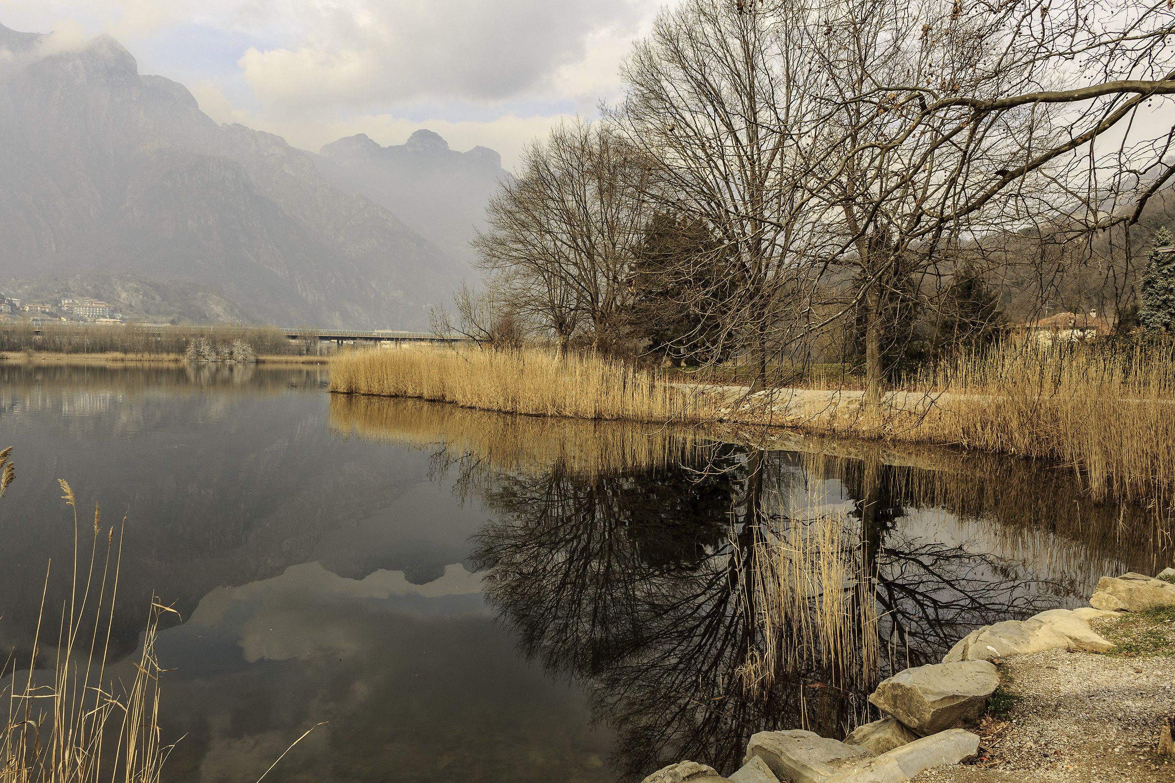 Lago di annone angoli