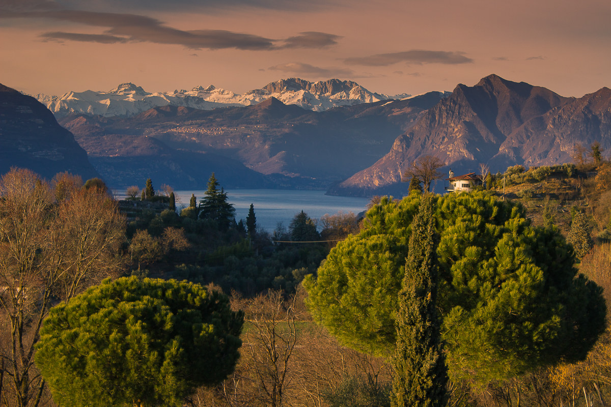 Presolana e  Trentapassi dominano il lago