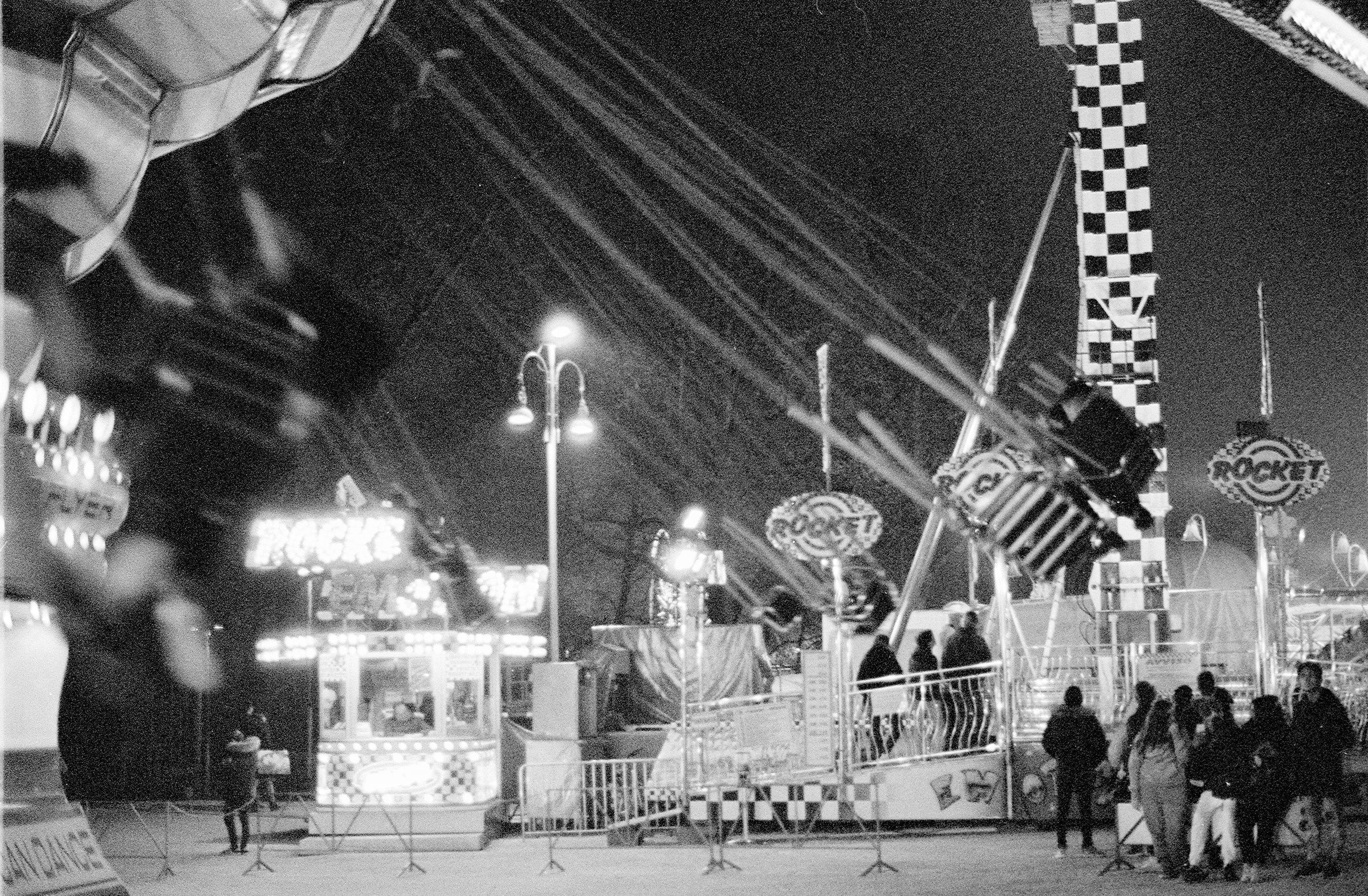 yashica fx-d quartz Zeiss 50mm f / 1.7 ilford fp4 400