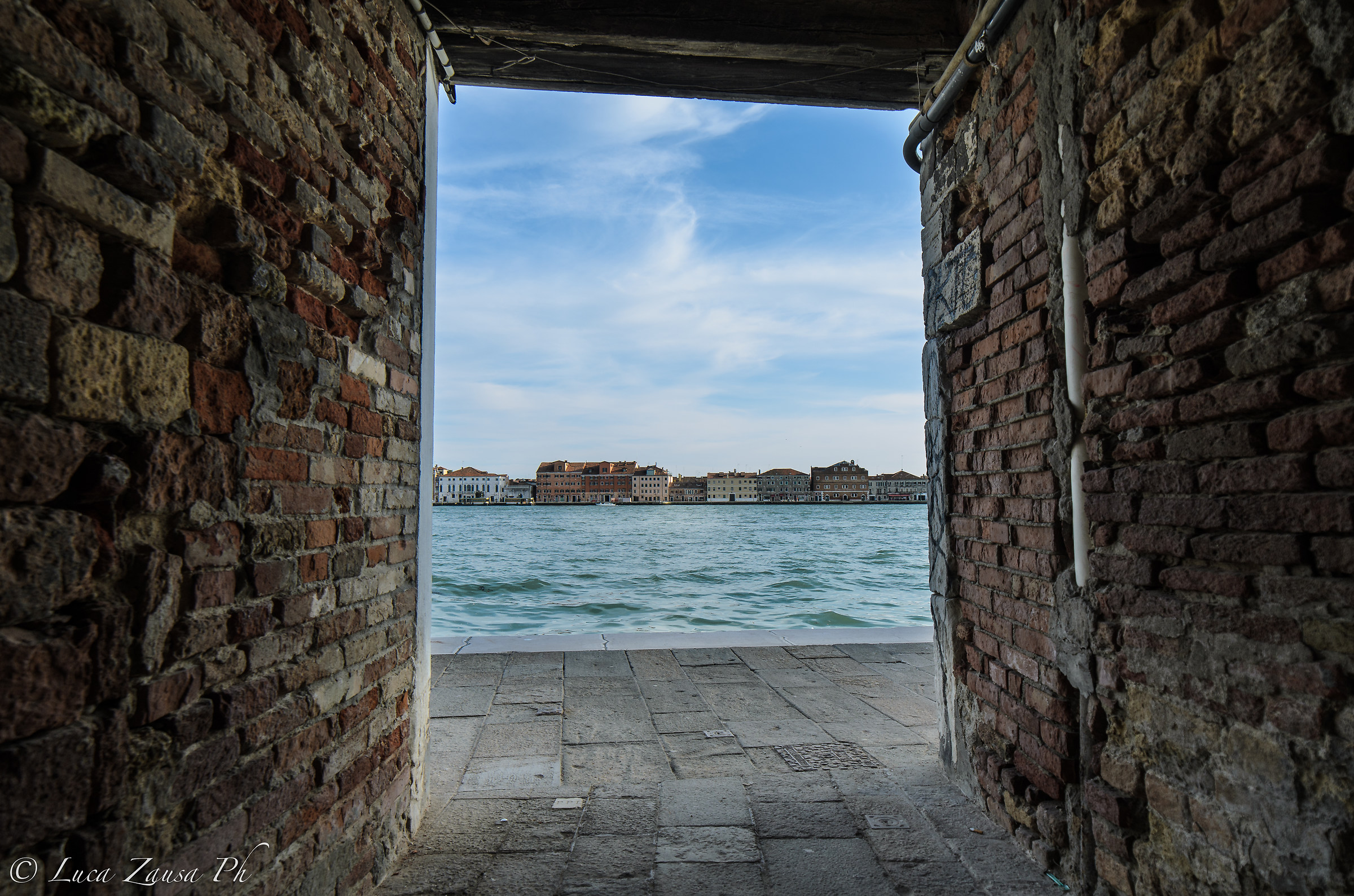 He runs a street, a corner and here you turn Venice